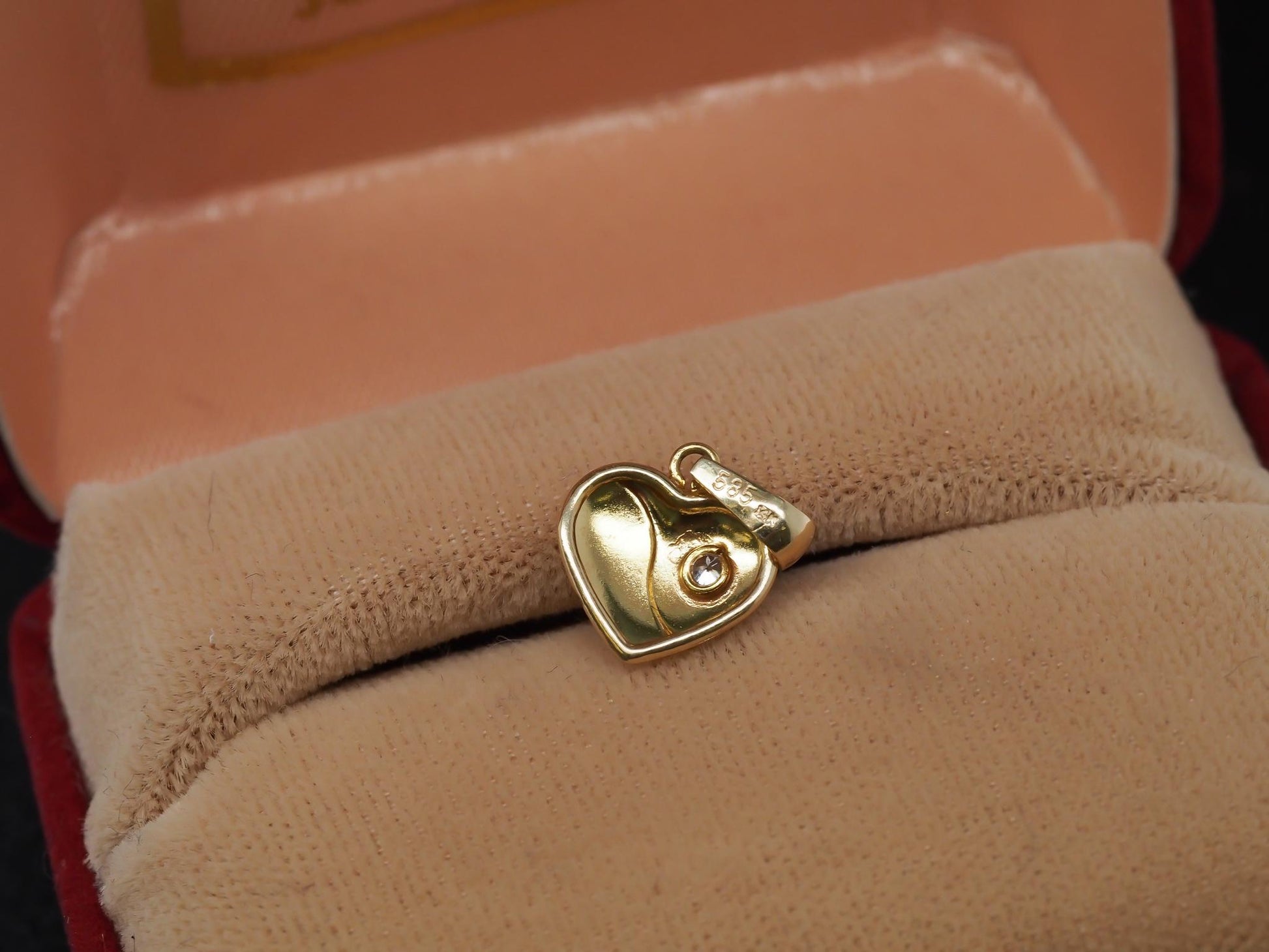 14K Yellow Gold Diamond Heart Shape Pendant - VHK#38