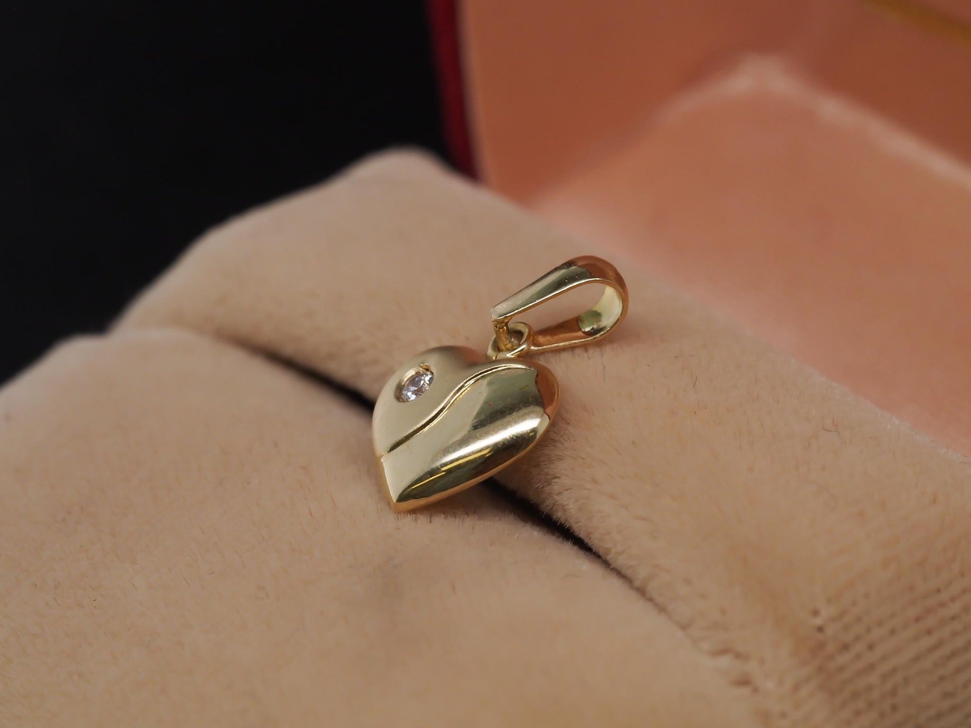 14K Yellow Gold Diamond Heart Shape Pendant - VHK#38