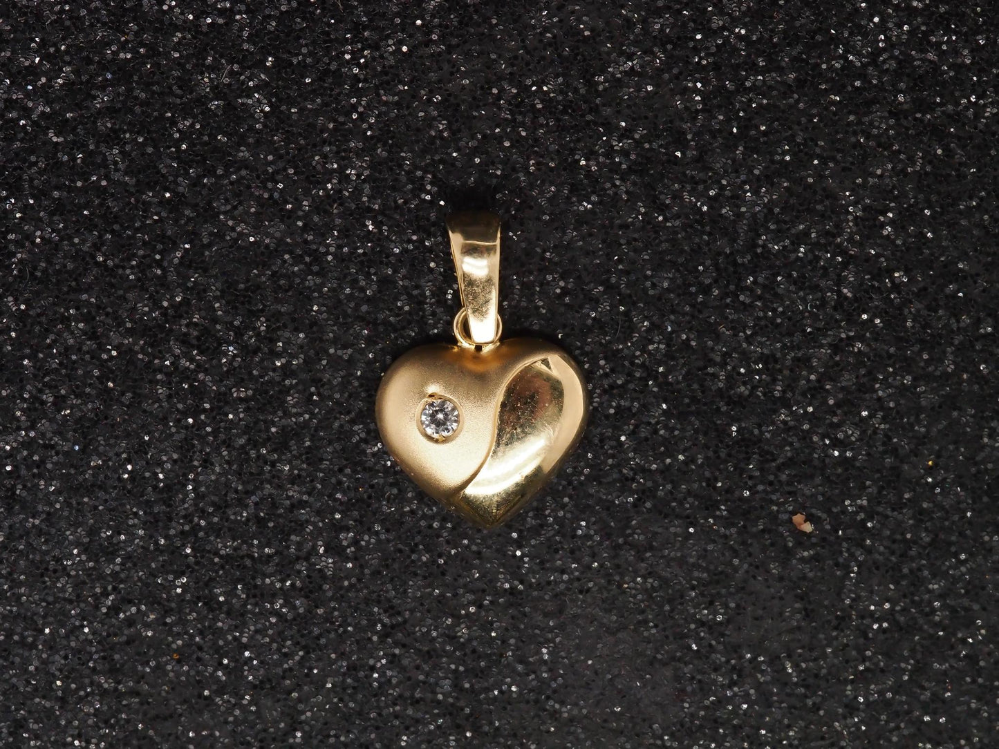 14K Yellow Gold Diamond Heart Shape Pendant - VHK#38