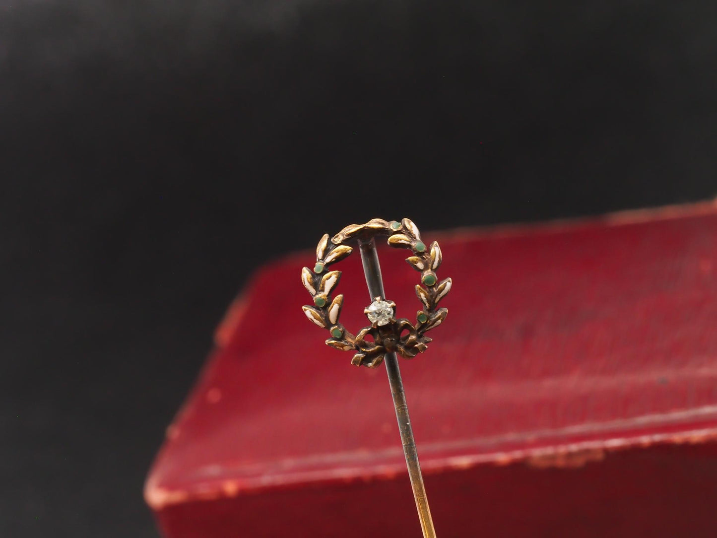 1920s 14K Yellow Gold Diamond & Wreath Design Stick Pin - VHK#63