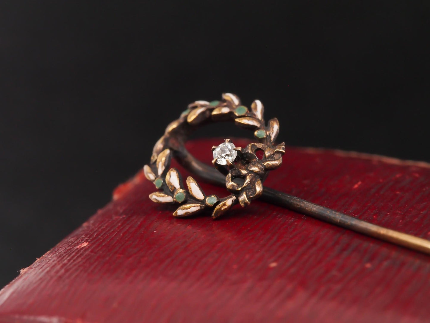 1920s 14K Yellow Gold Diamond & Wreath Design Stick Pin - VHK#63