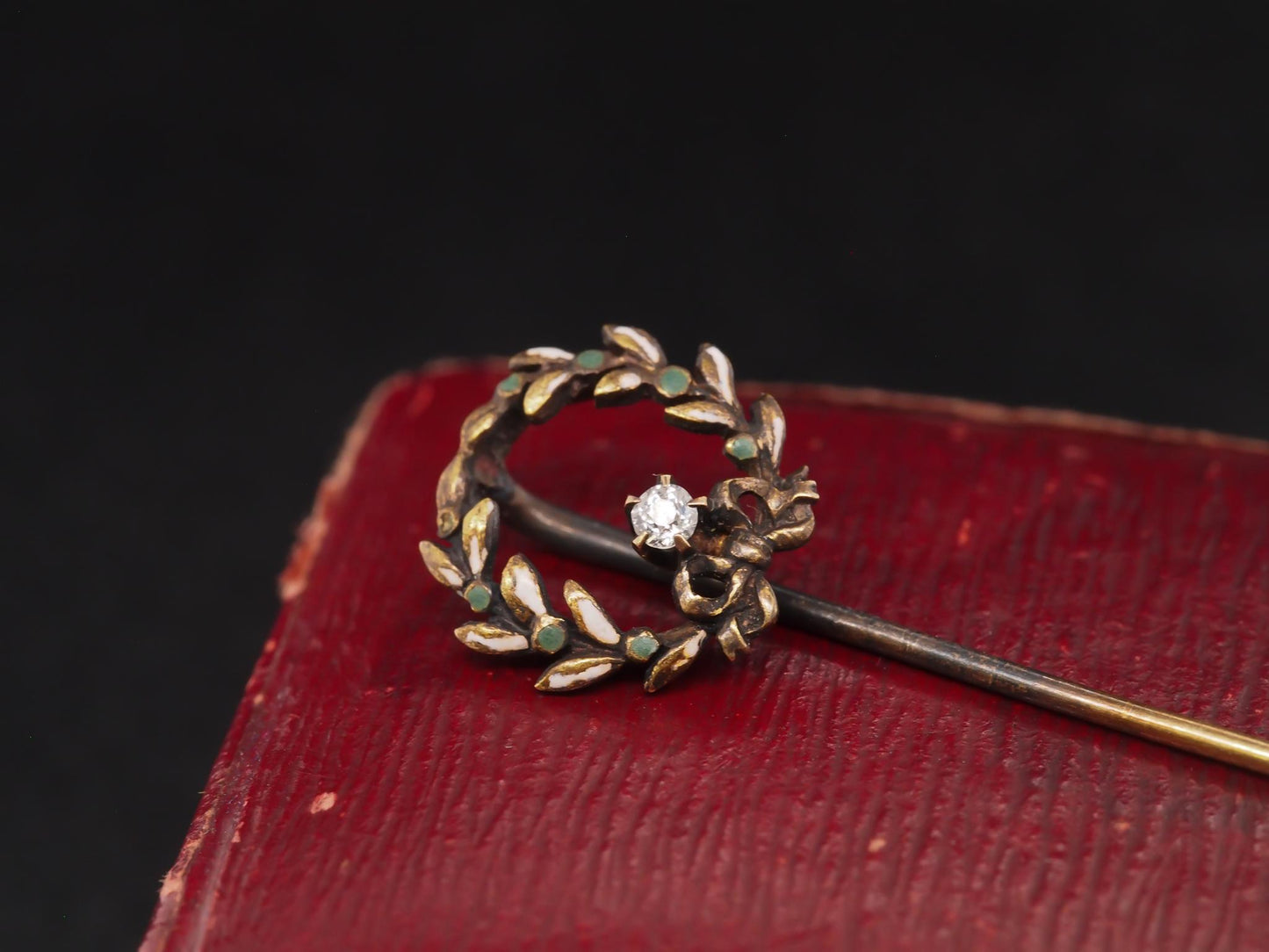 1920s 14K Yellow Gold Diamond & Wreath Design Stick Pin - VHK#63