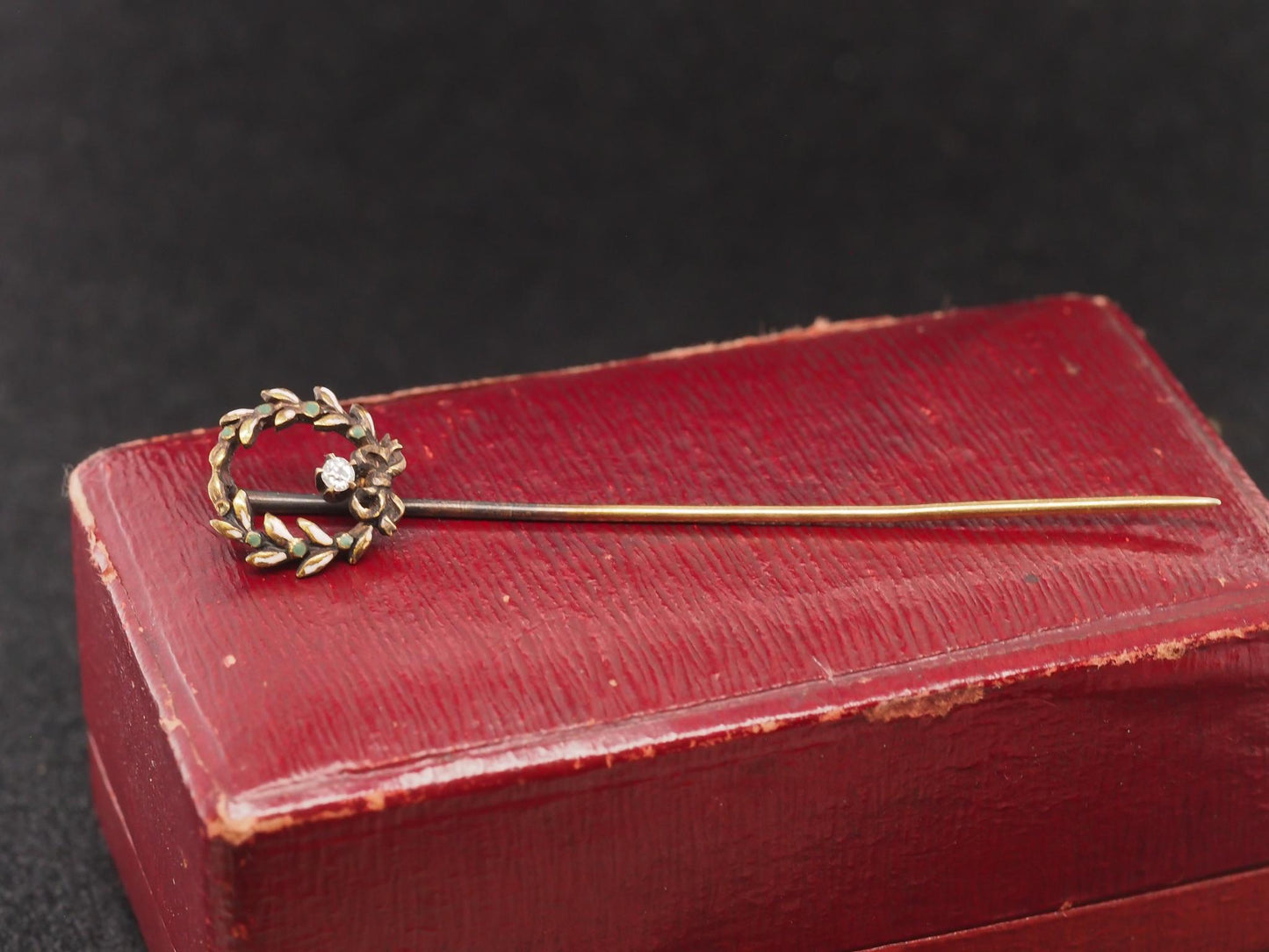 1920s 14K Yellow Gold Diamond & Wreath Design Stick Pin - VHK#63