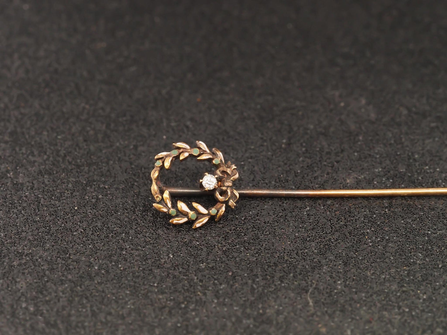 1920s 14K Yellow Gold Diamond & Wreath Design Stick Pin - VHK#63