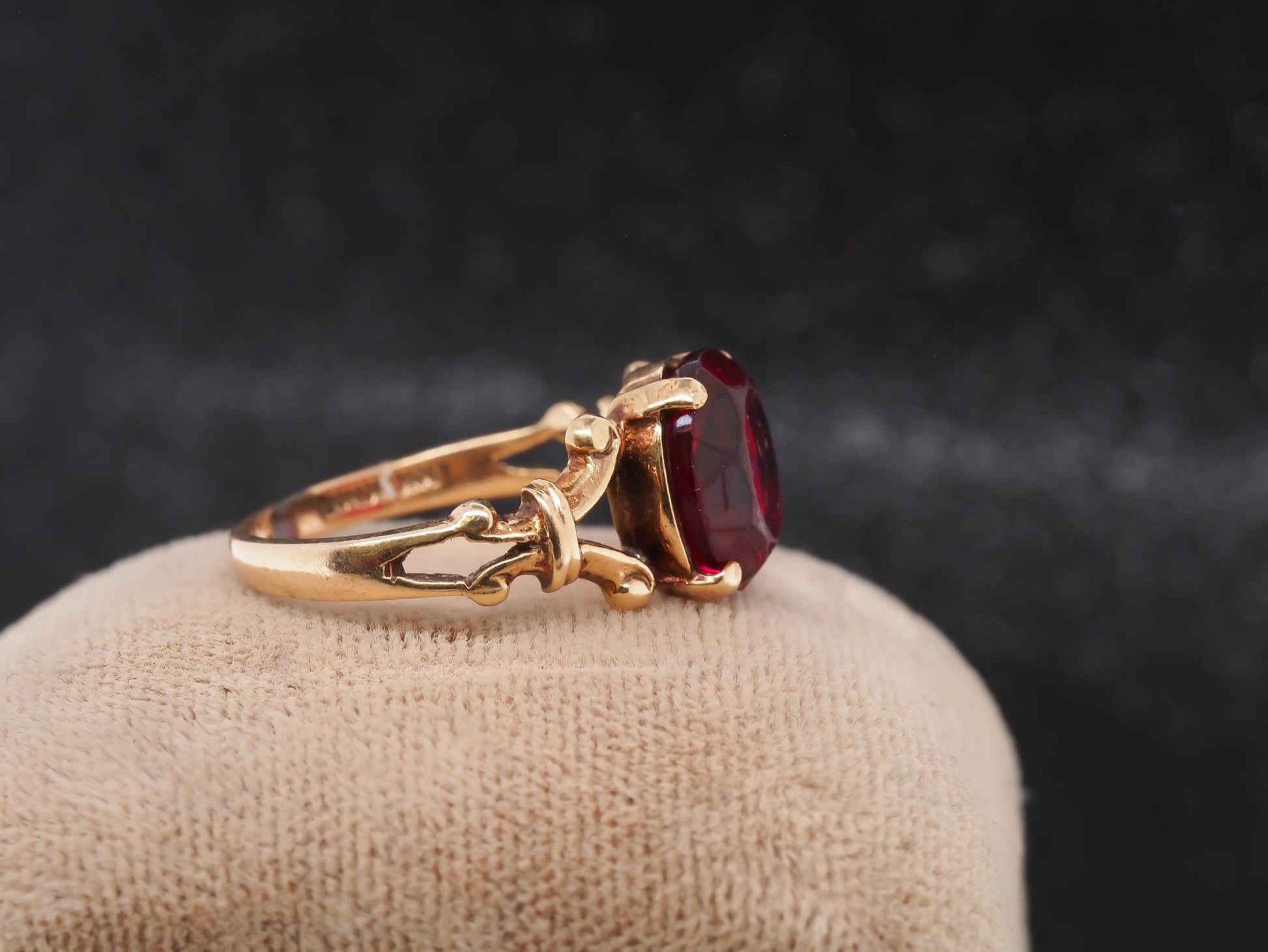 10k Honora Vintage Red Stone Floral Design Ring - VHK#59