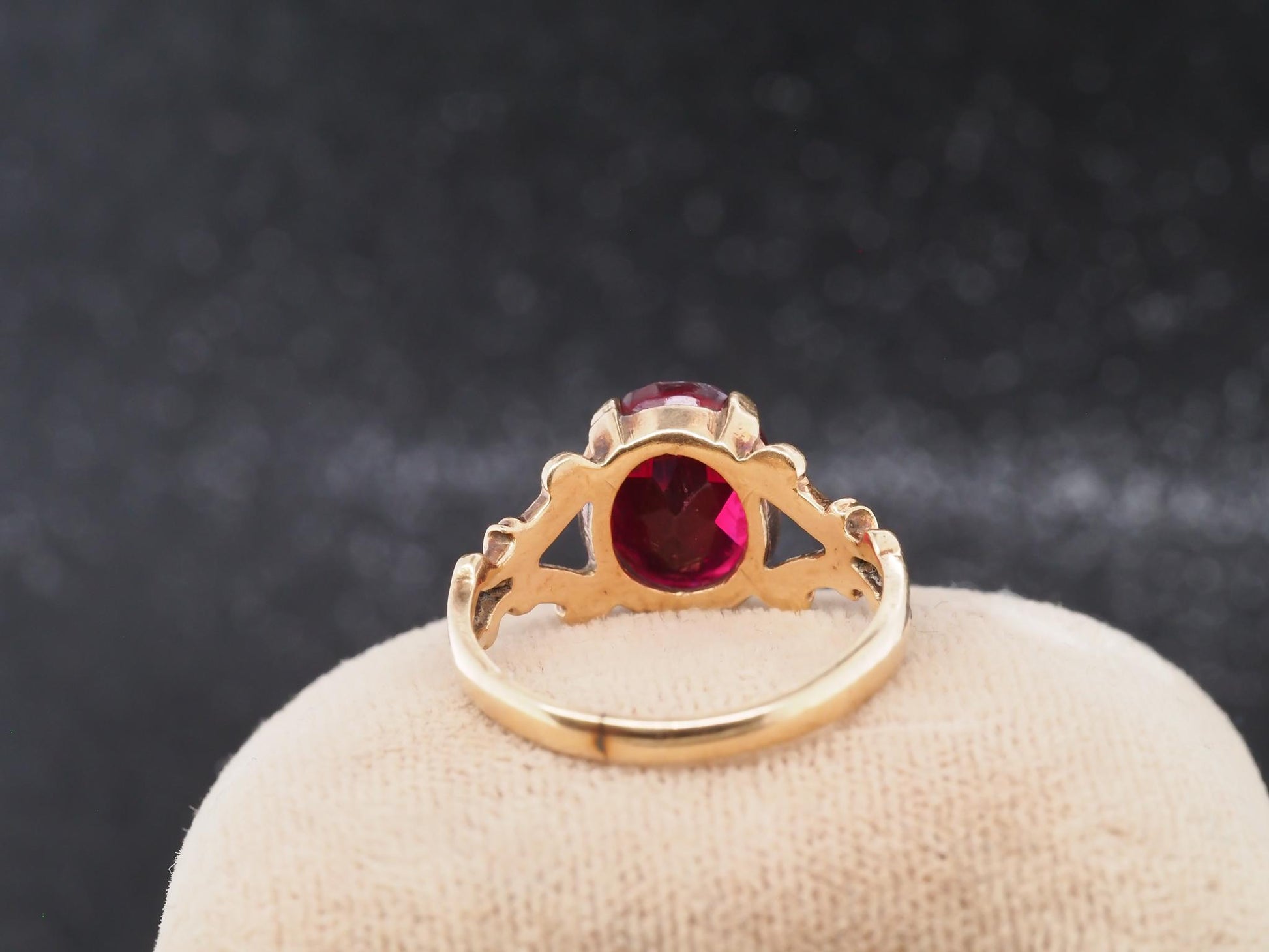 10k Honora Vintage Red Stone Floral Design Ring - VHK#59