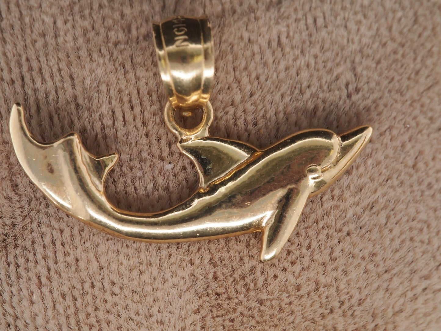 14K Yellow Gold Dolphin Pendant - VHK#52