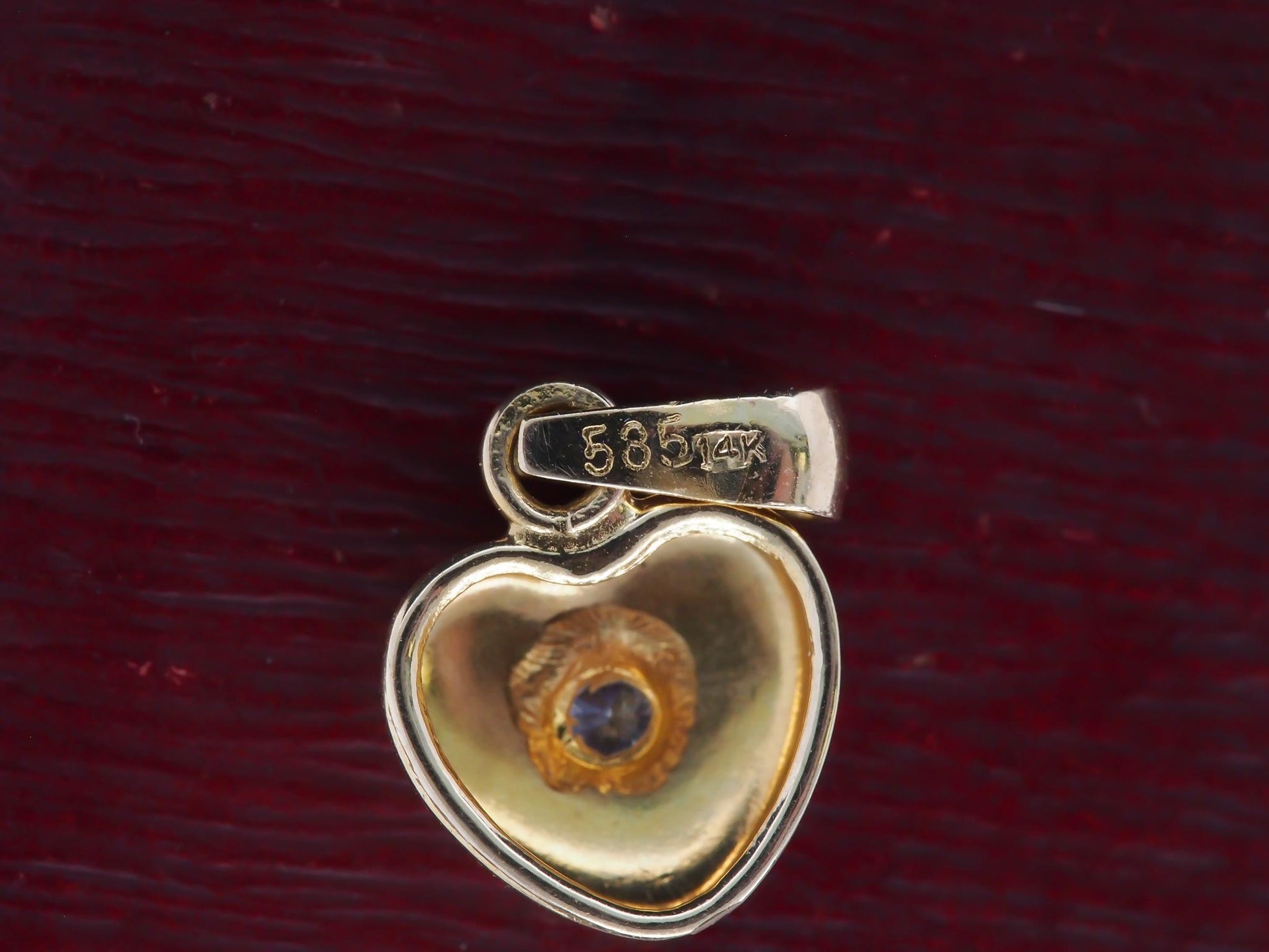 14K Yellow Gold Diamond Heart Shaped Pendant - VHK#51