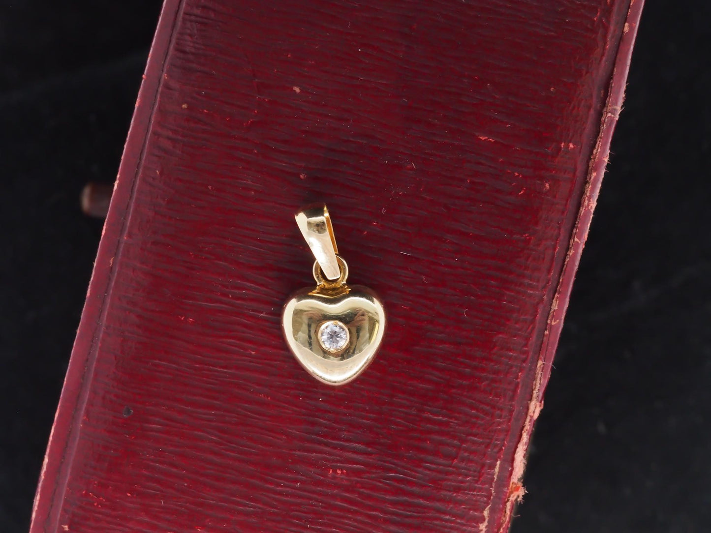 14K Yellow Gold Diamond Heart Shaped Pendant - VHK#51
