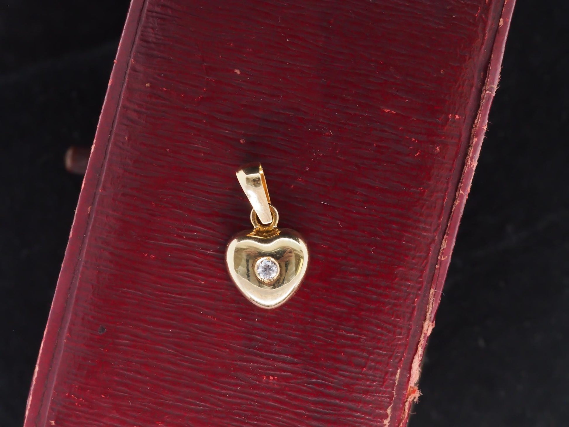 14K Yellow Gold Diamond Heart Shaped Pendant - VHK#51