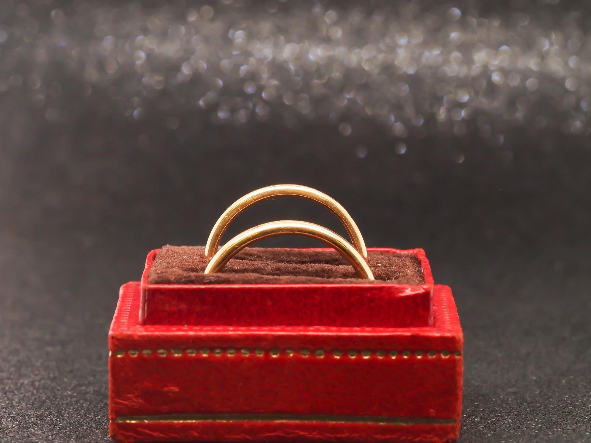 Estate Cartier 18K Yellow Gold Wedding Band Ring Set with Original Box - VHK#108