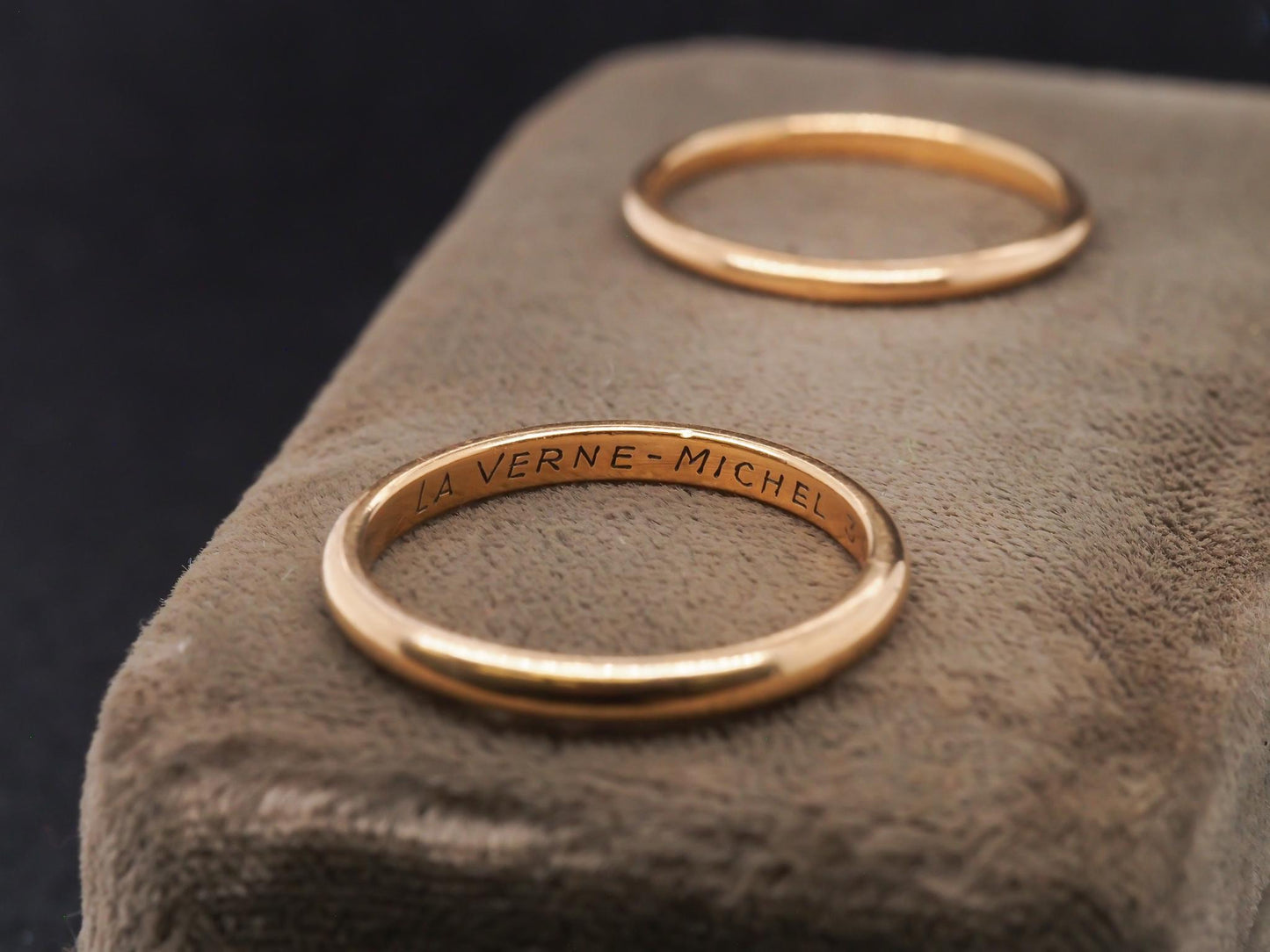 Estate Cartier 18K Yellow Gold Wedding Band Ring Set with Original Box - VHK#108