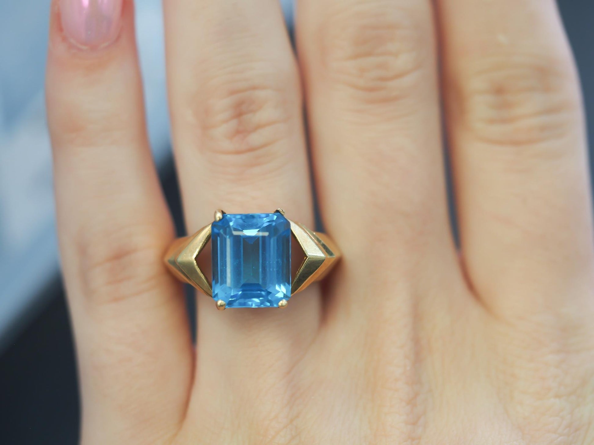 10K Yellow Gold Blue Emerald Cut Cubic Zirconia Ring - VHK#72