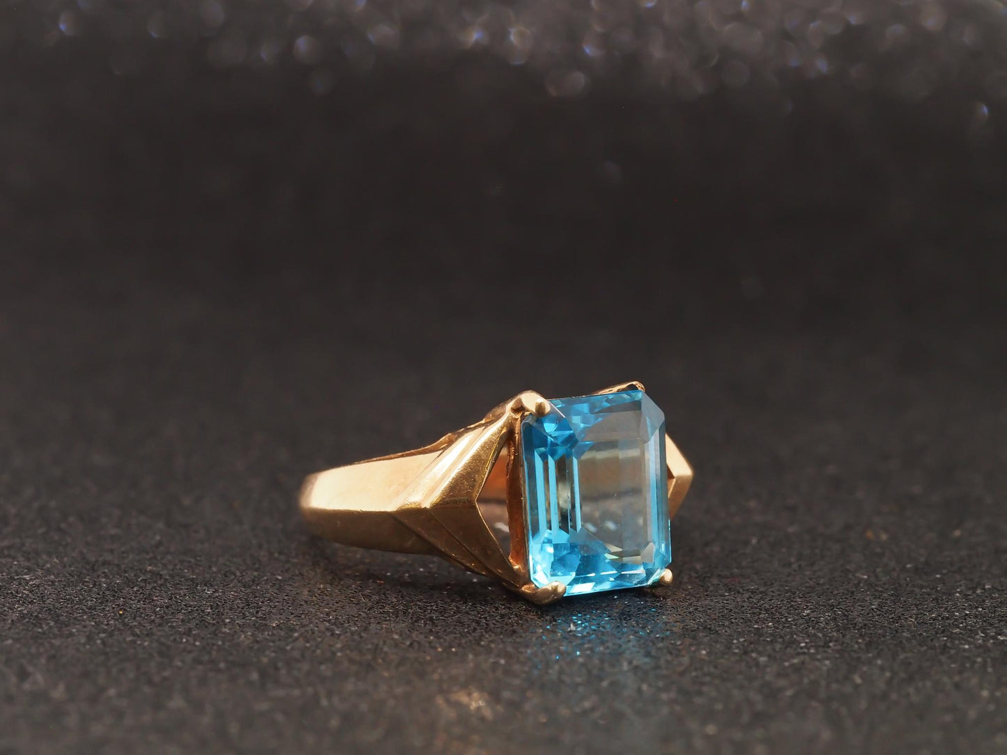 10K Yellow Gold Blue Emerald Cut Cubic Zirconia Ring - VHK#72