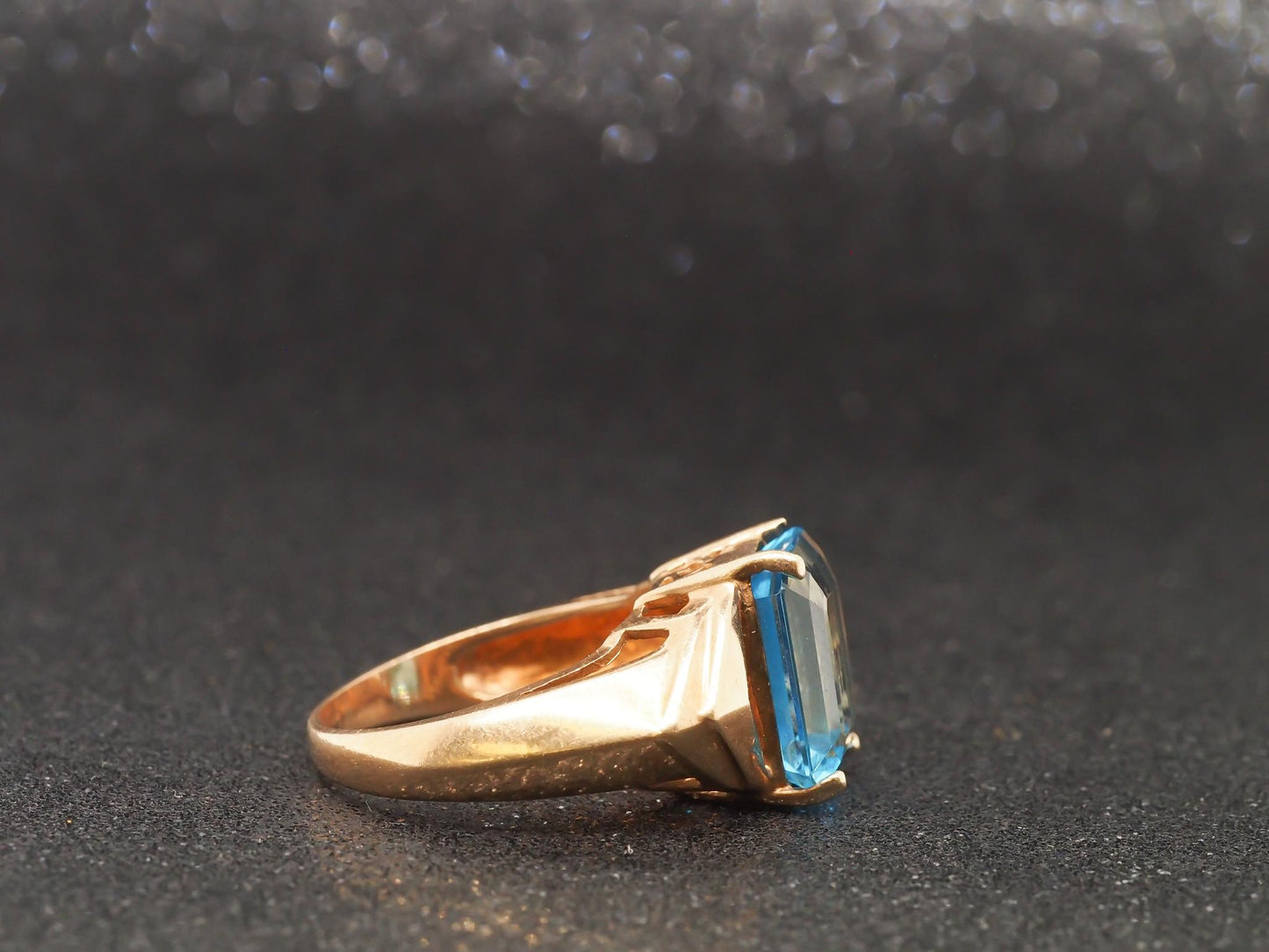 10K Yellow Gold Blue Emerald Cut Cubic Zirconia Ring - VHK#72