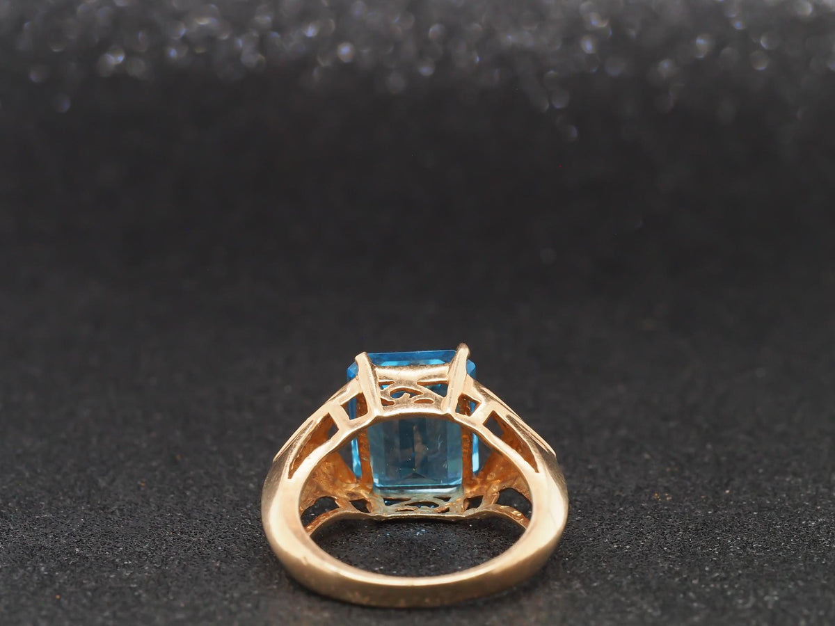 10K Yellow Gold Blue Emerald Cut Cubic Zirconia Ring - VHK#72