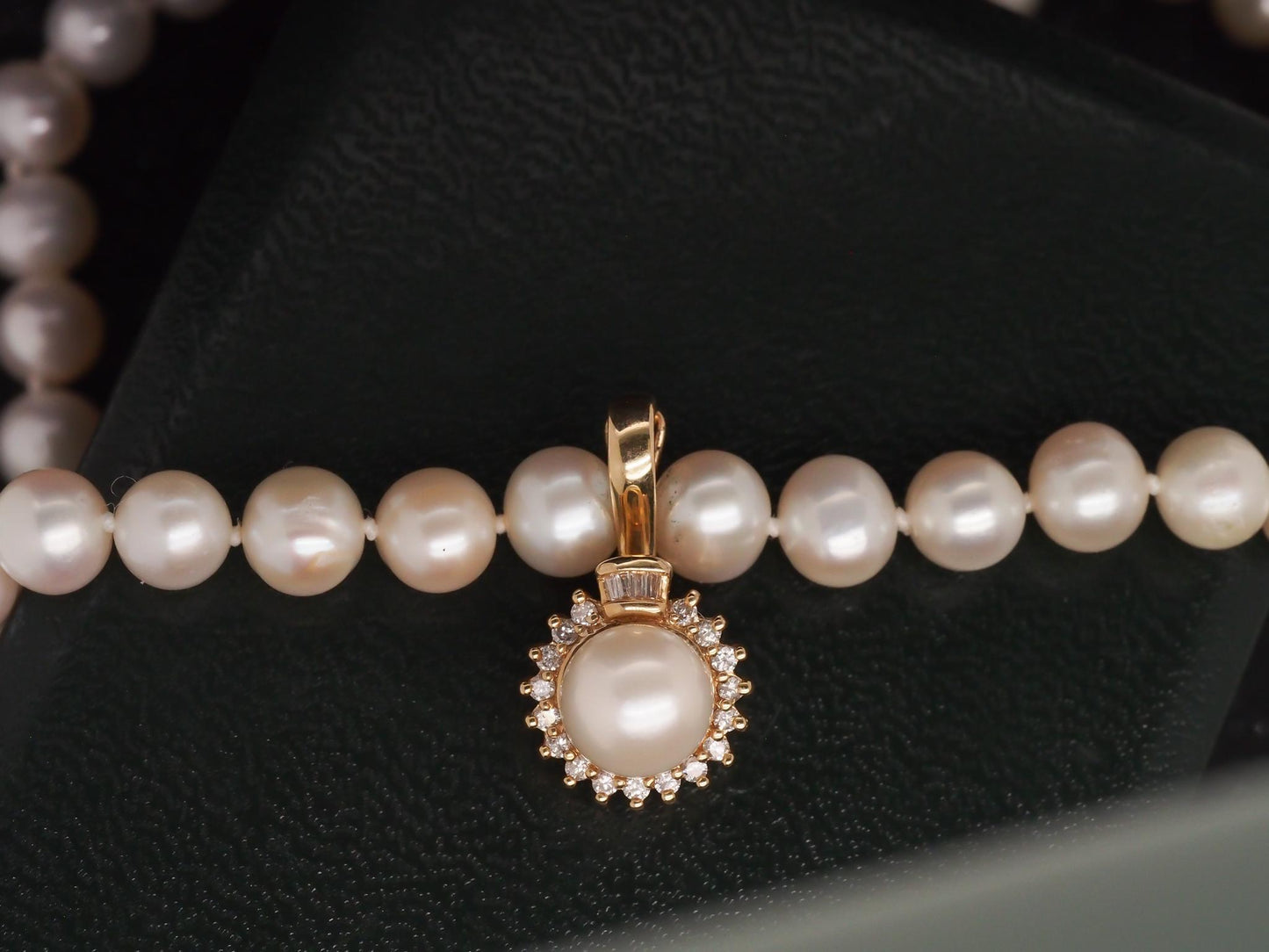 1990s 14k Yellow Gold Diamond Pearl Vintage Necklace - VHK#71