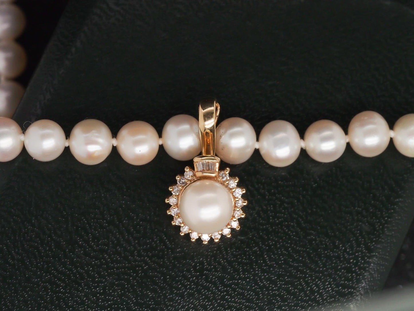1990s 14k Yellow Gold Diamond Pearl Vintage Necklace - VHK#71