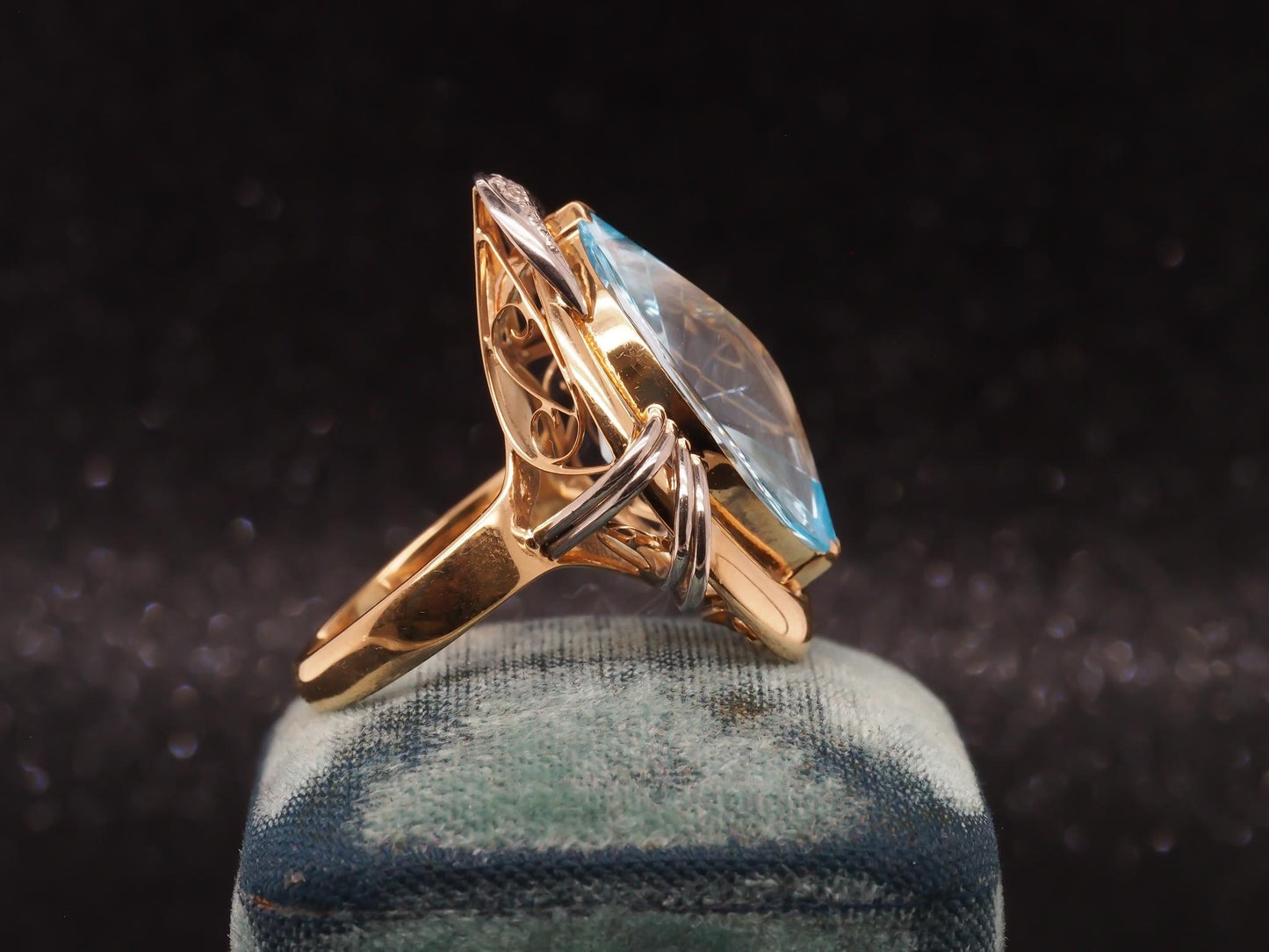 18K Yellow Gold & Platinum 14.50ct Aquamarine and Diamond Ring - VHK#110