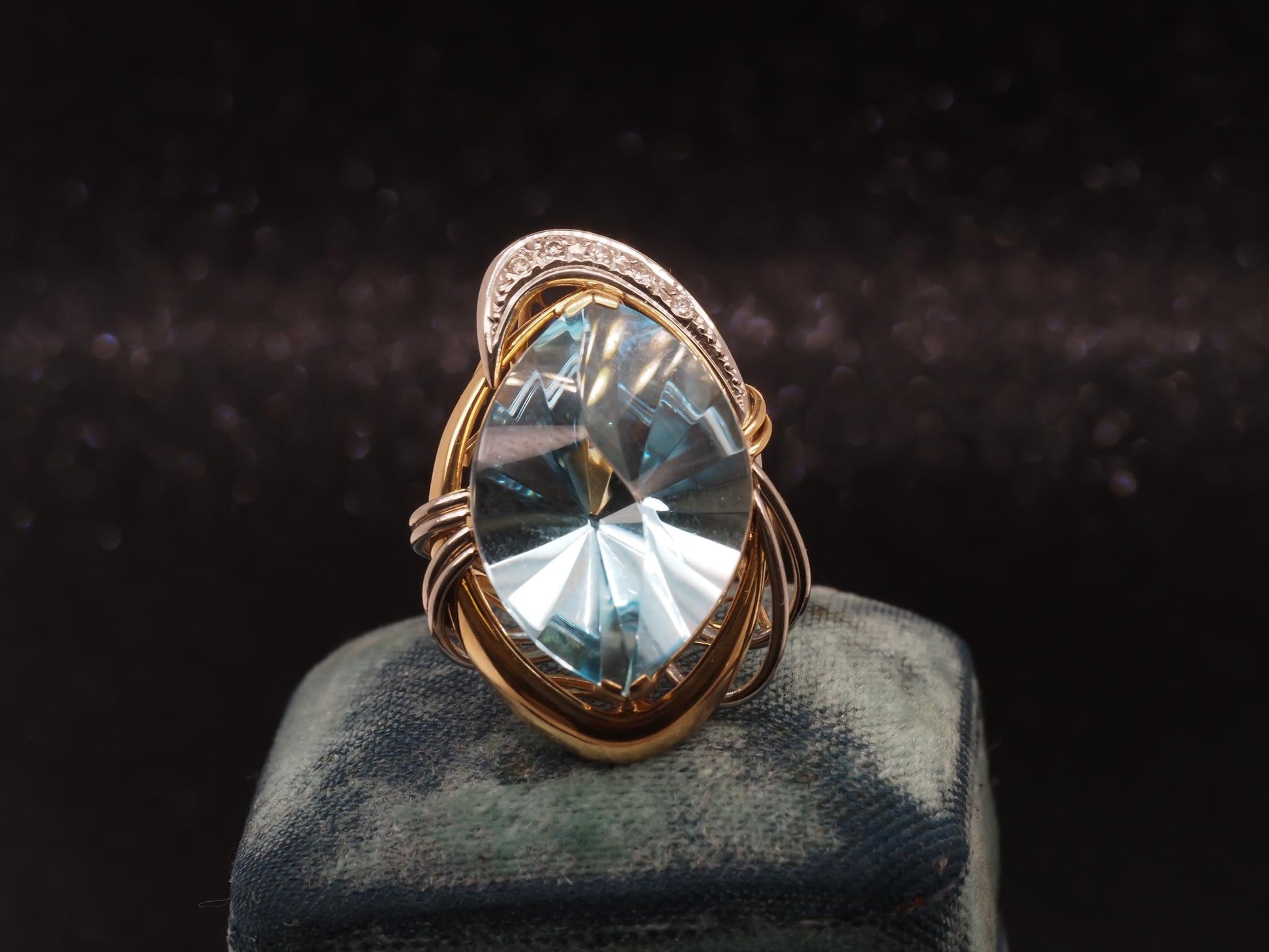 18K Yellow Gold & Platinum 14.50ct Aquamarine and Diamond Ring - VHK#110
