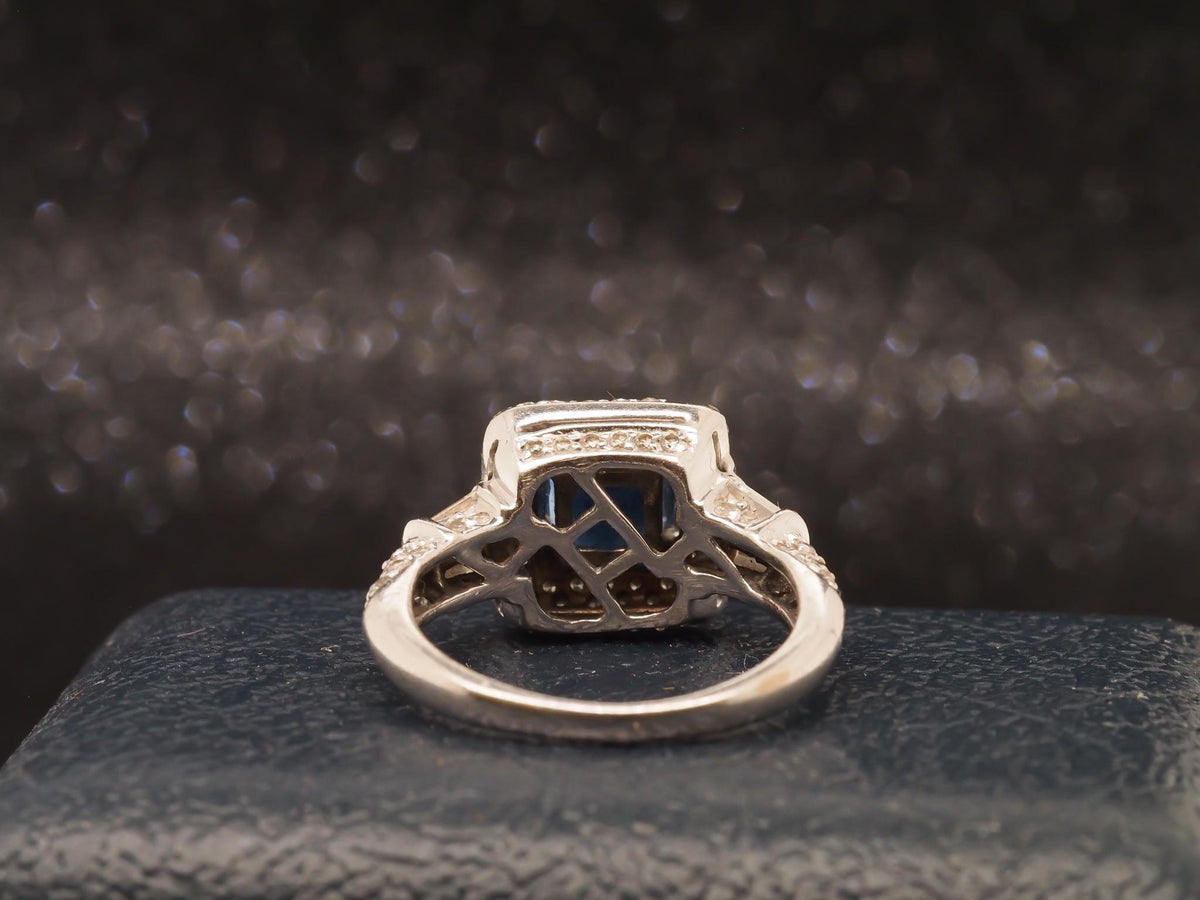 18k White Gold Sapphire and Diamond Engagement Ring - VHK#189