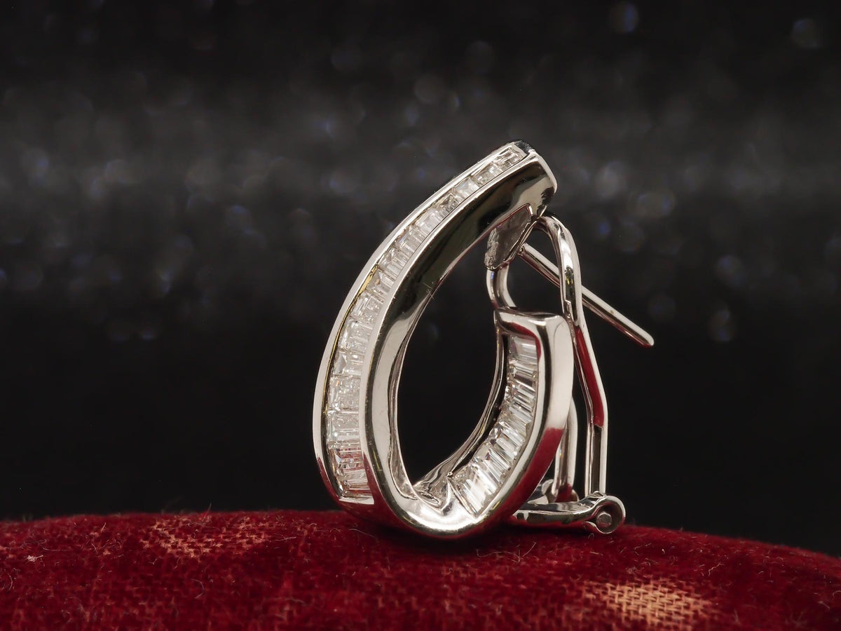 18K White Gold Baguette Diamond Twist Earrings - VHK#174