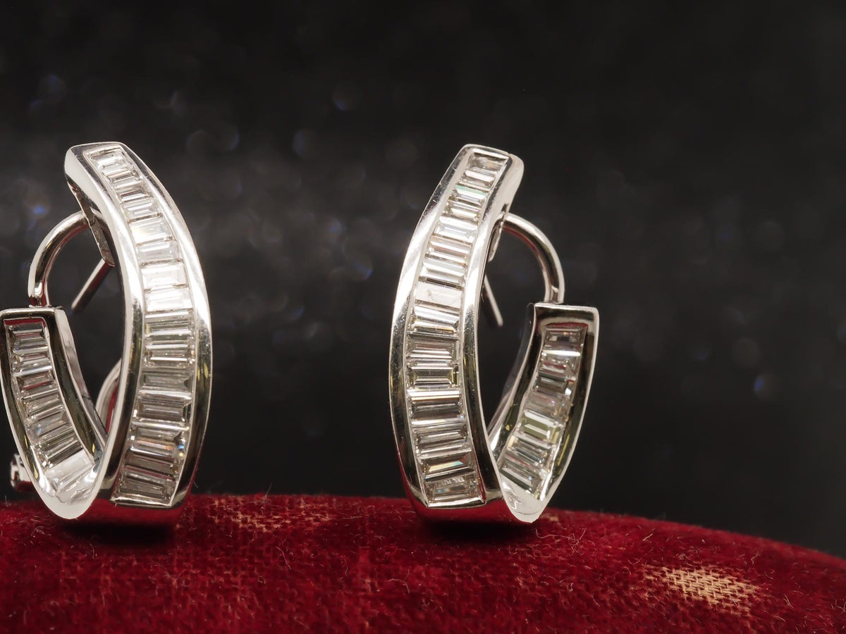 18K White Gold Baguette Diamond Twist Earrings - VHK#174