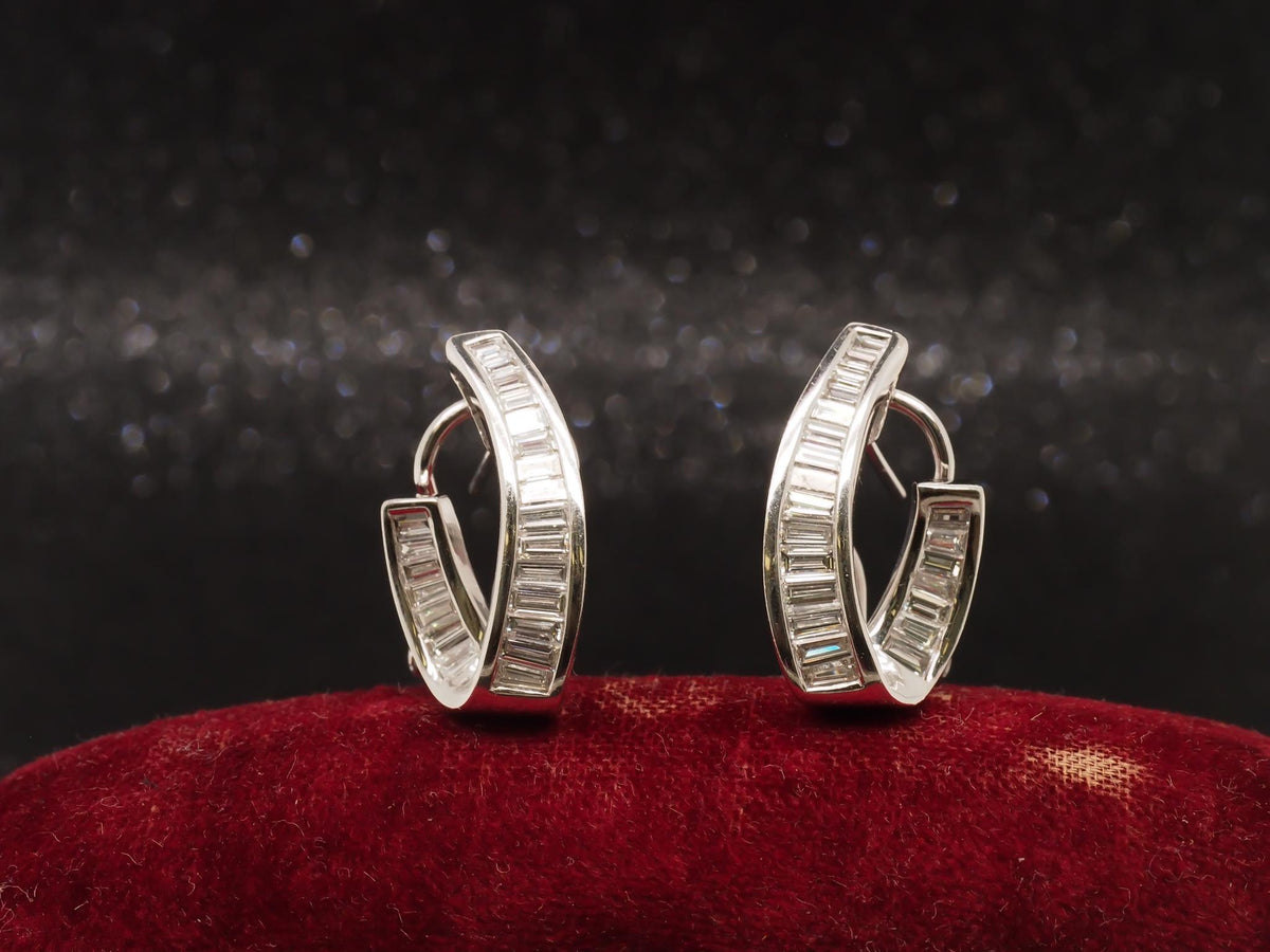 18K White Gold Baguette Diamond Twist Earrings - VHK#174