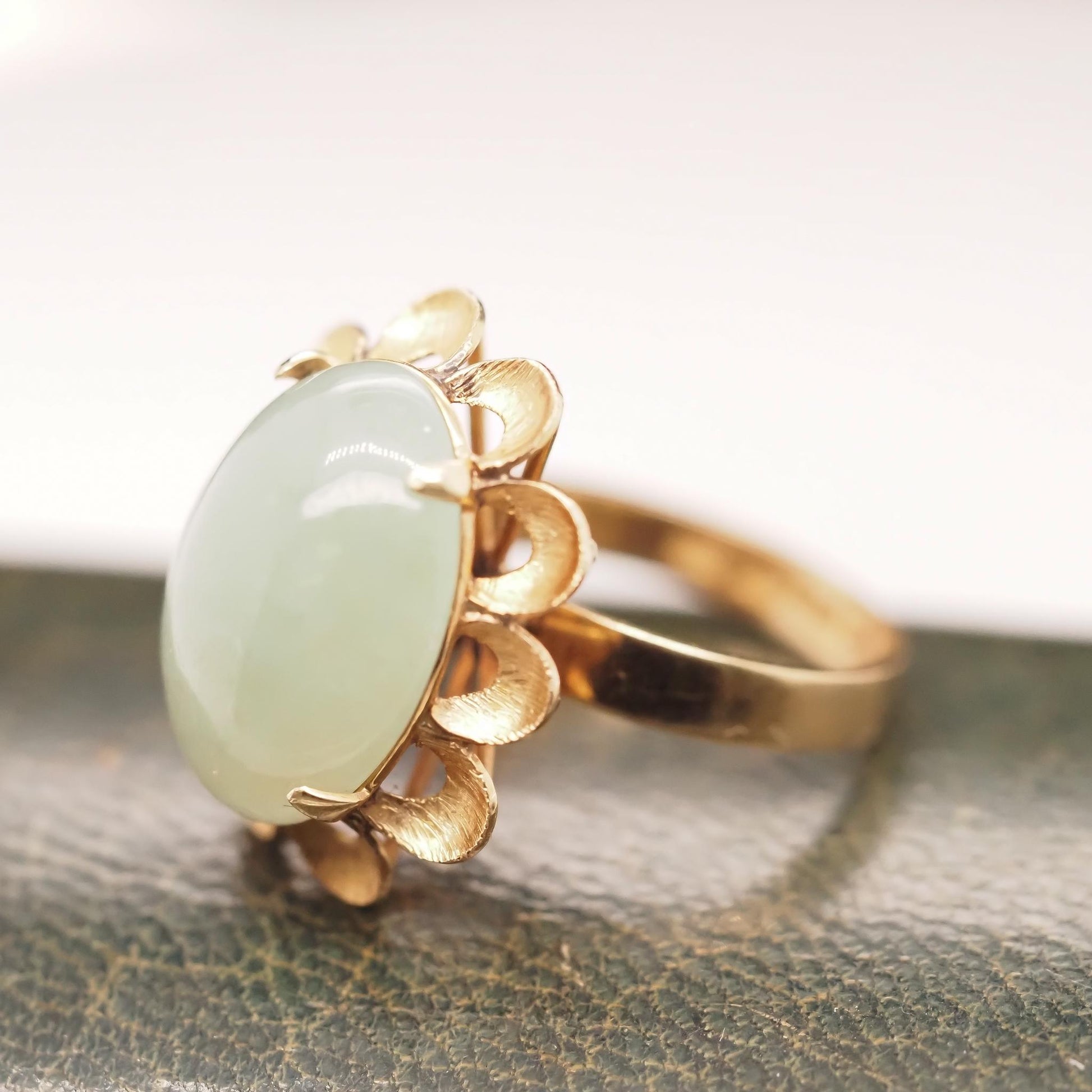 Vintage 14K Yellow Gold Cabochon Jade Cocktail Ring - VHK#685