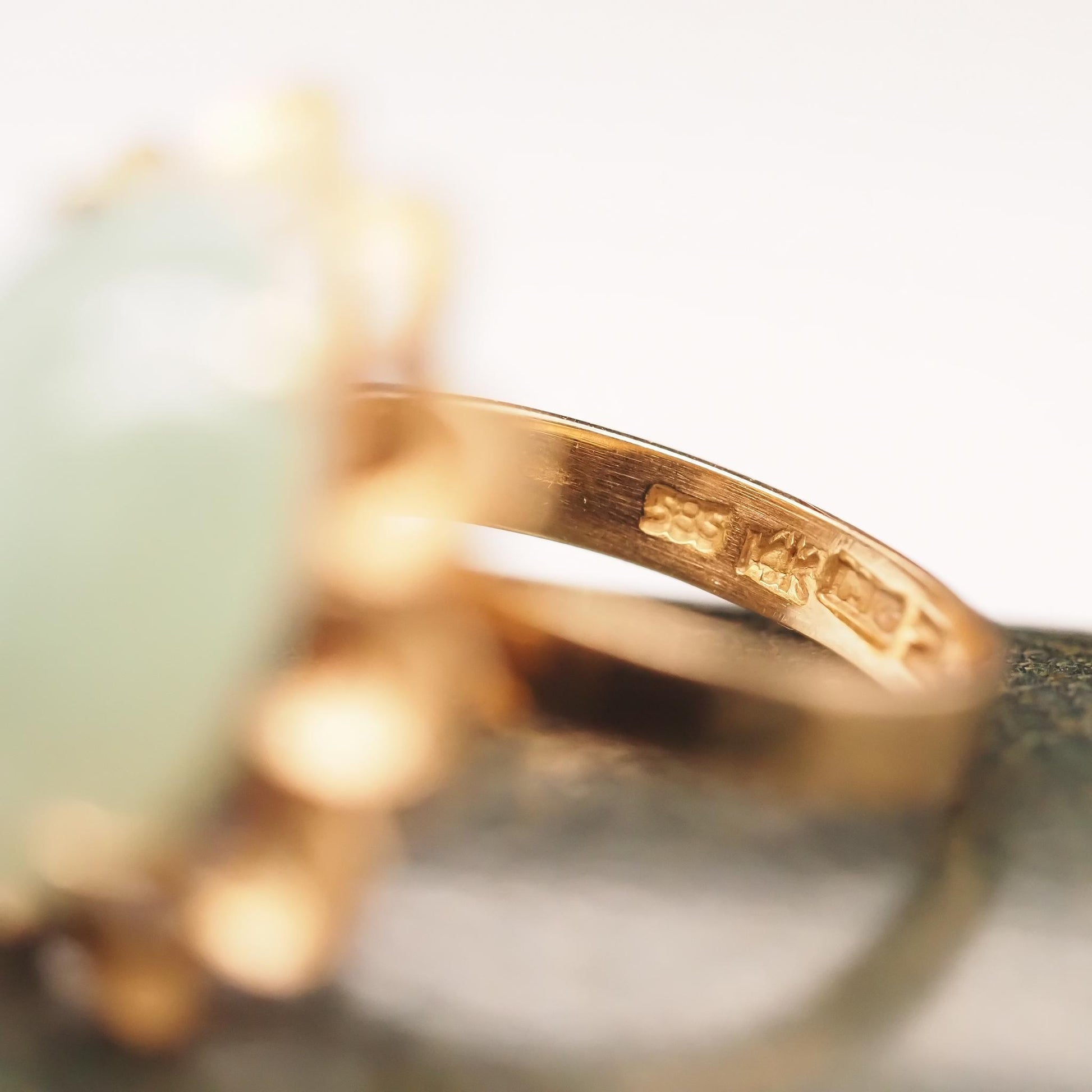 Vintage 14K Yellow Gold Cabochon Jade Cocktail Ring - VHK#685