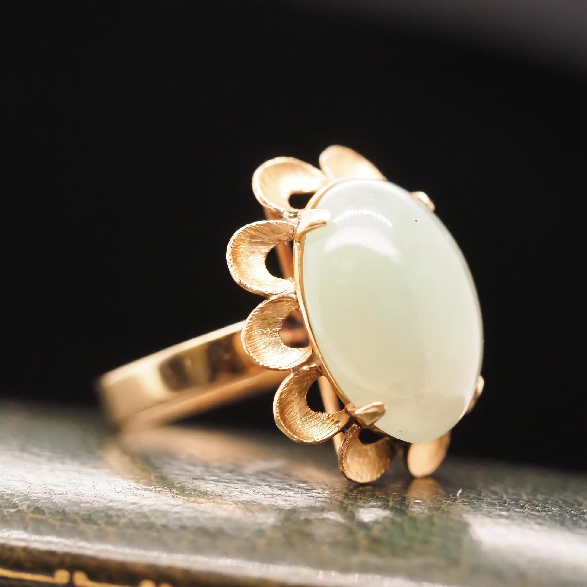 Vintage 14K Yellow Gold Cabochon Jade Cocktail Ring - VHK#685