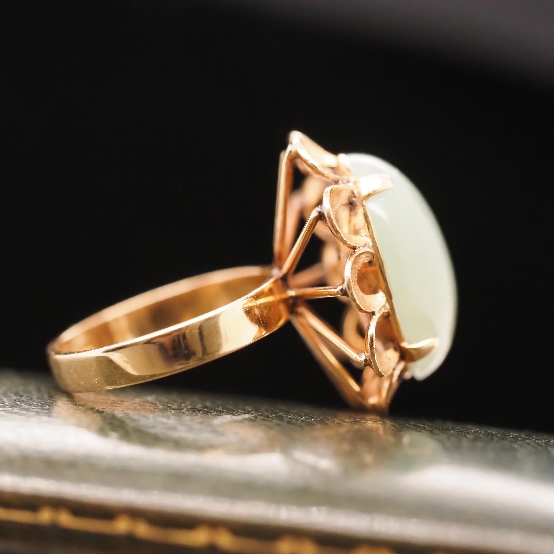 Vintage 14K Yellow Gold Cabochon Jade Cocktail Ring - VHK#685