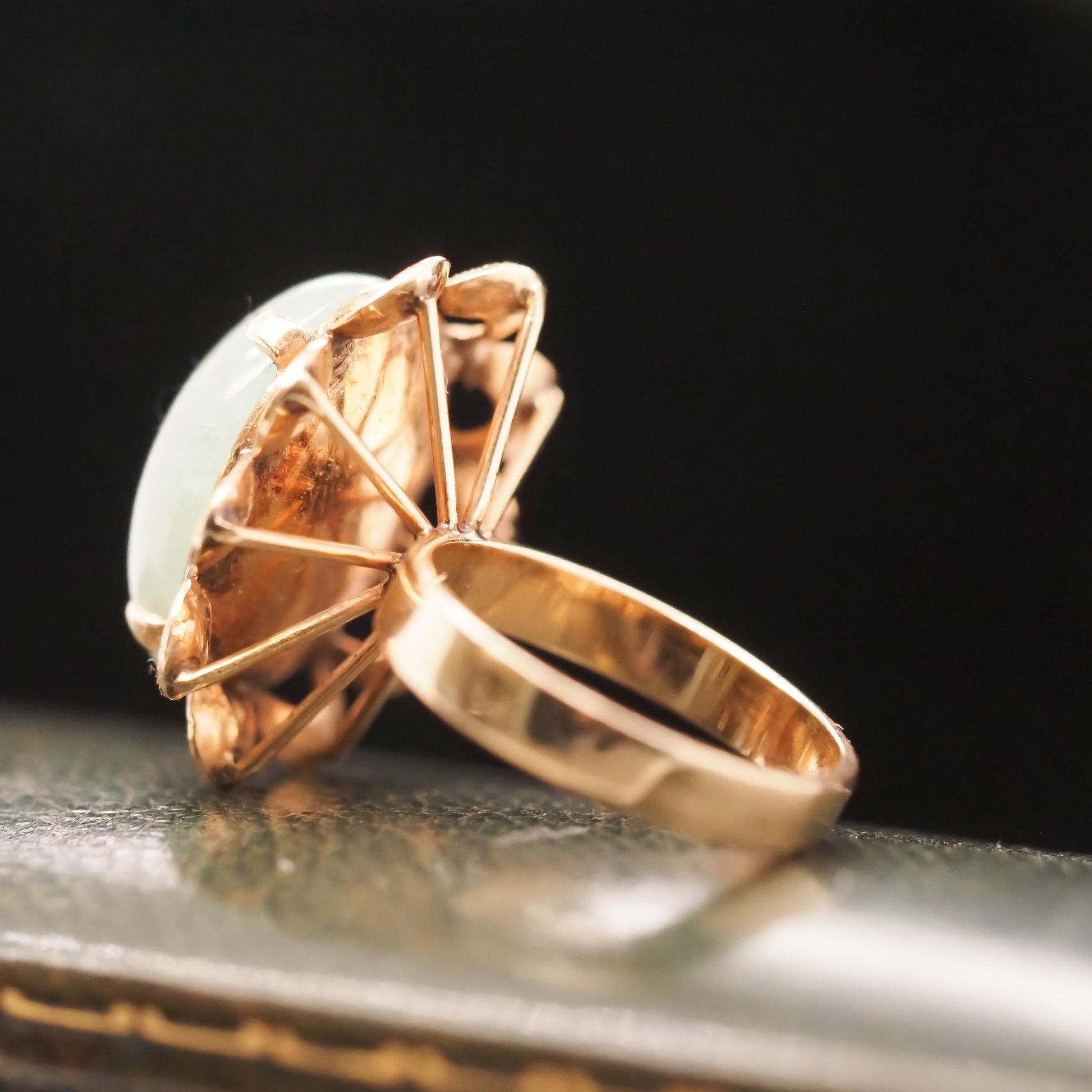 Vintage 14K Yellow Gold Cabochon Jade Cocktail Ring - VHK#685