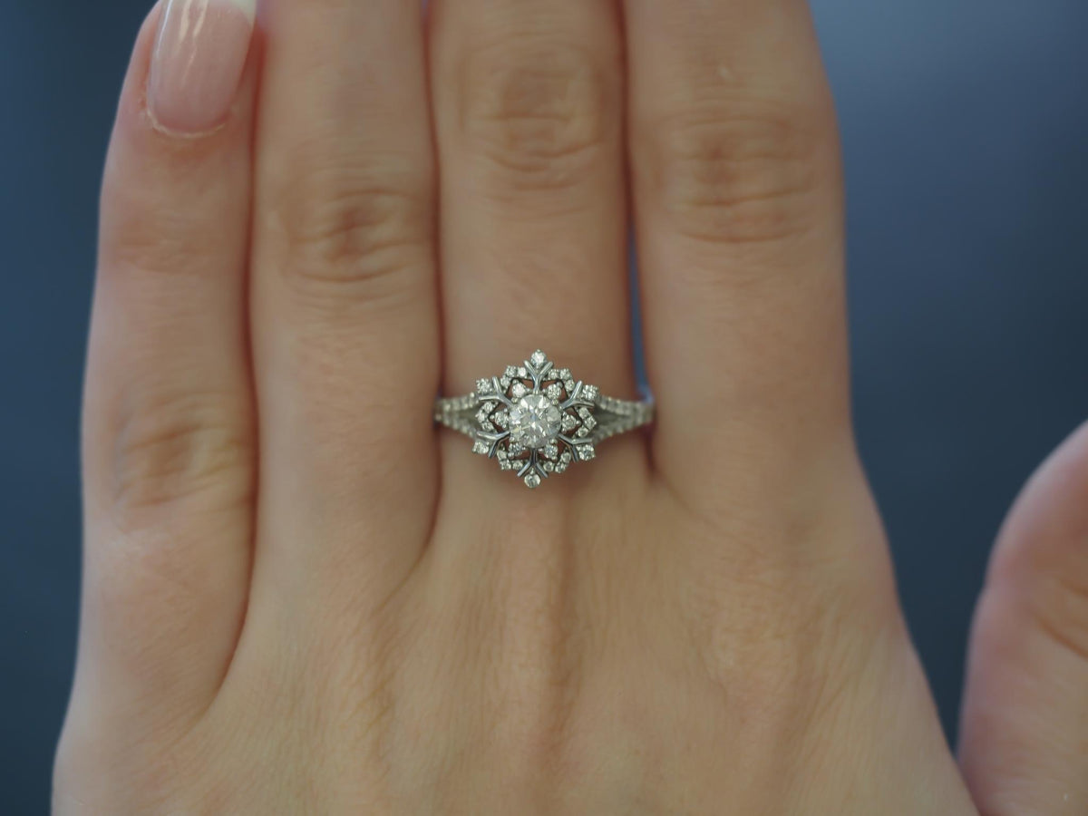 14K White Gold Diamond Engagement Ring - VHK#272