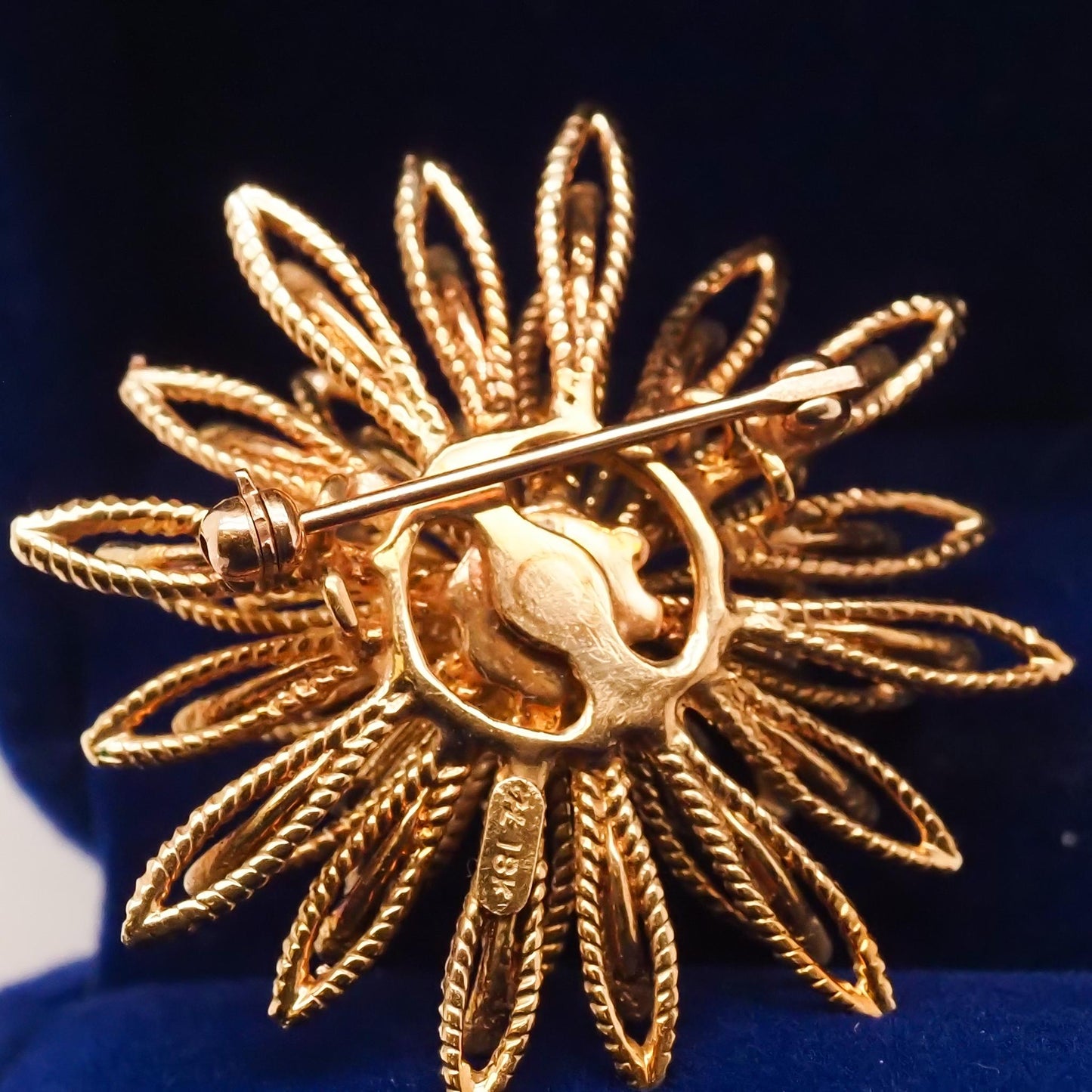 18K Yellow Gold Flower Brooch with Sapphires and Diamond - VHK#718