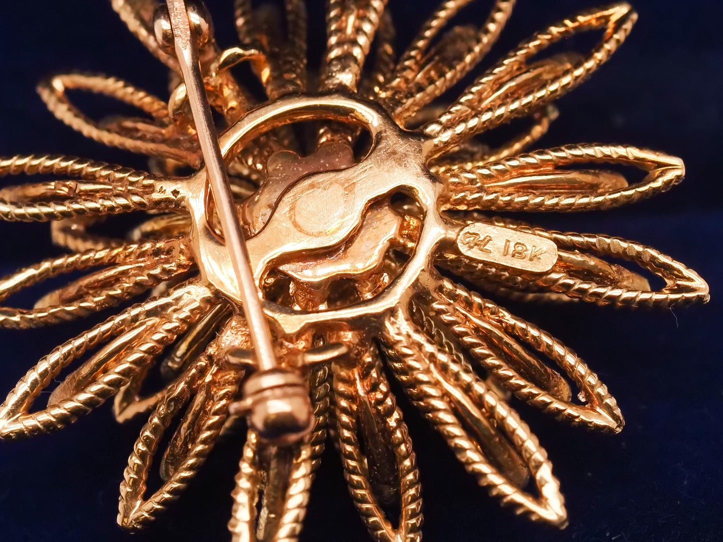 18K Yellow Gold Flower Brooch with Sapphires and Diamond - VHK#718