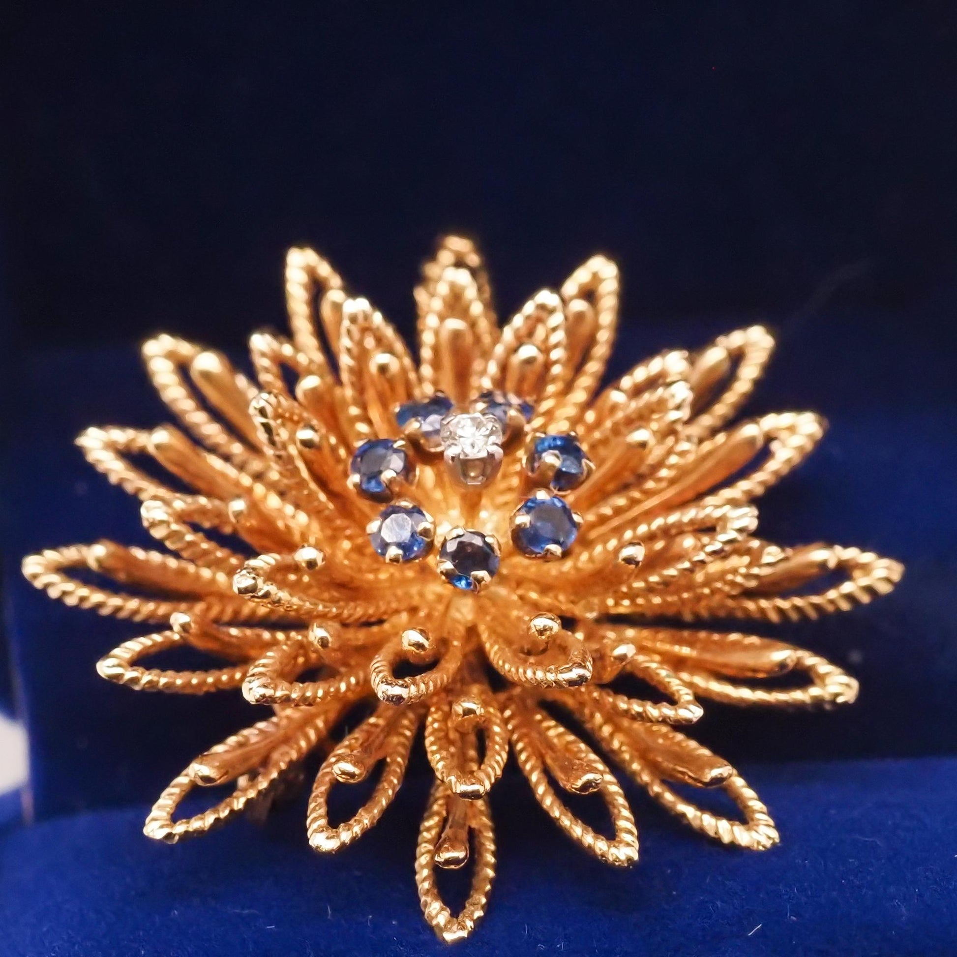 18K Yellow Gold Flower Brooch with Sapphires and Diamond - VHK#718