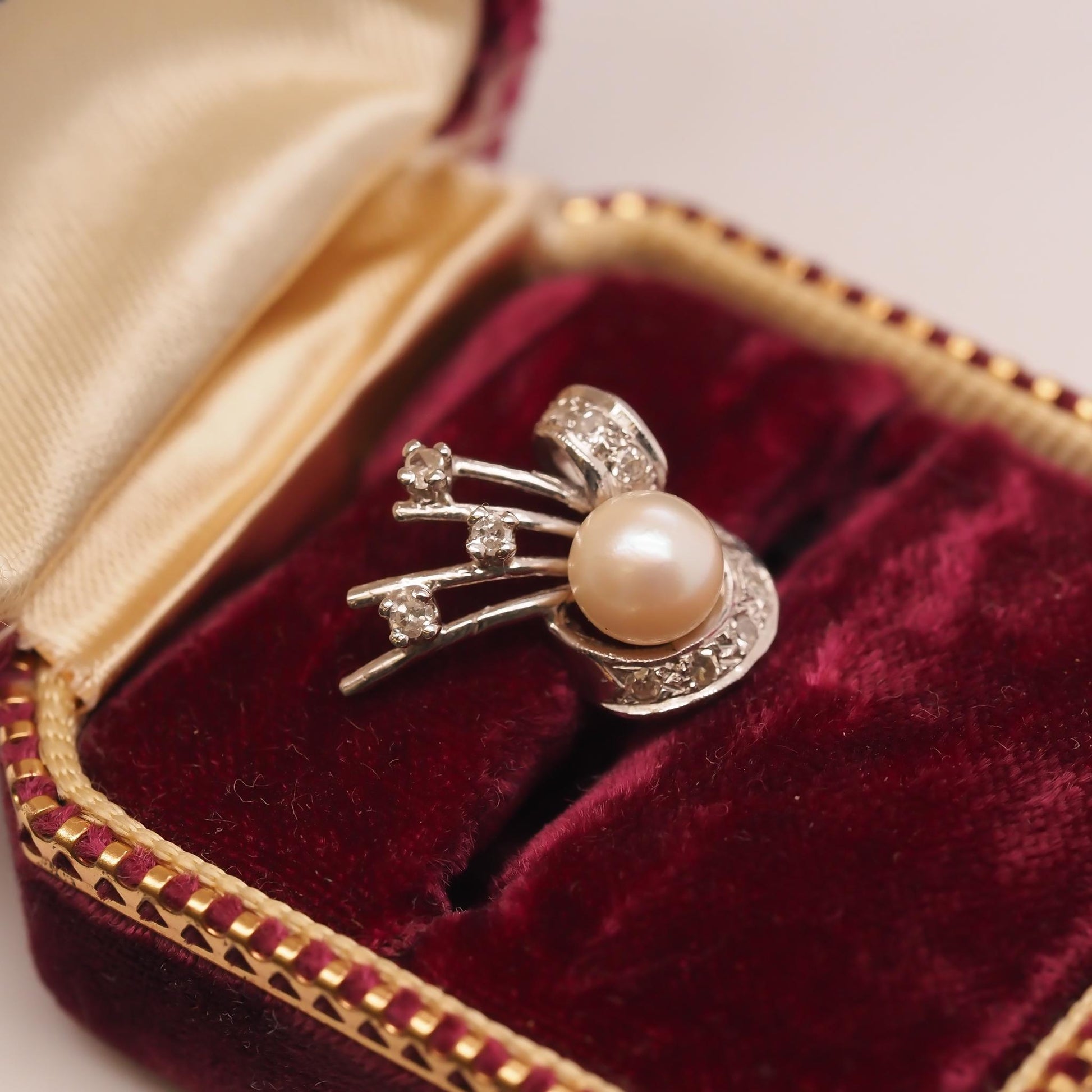 Vintage 14K White Gold Pearl and Diamond Pendant - VHK#623a