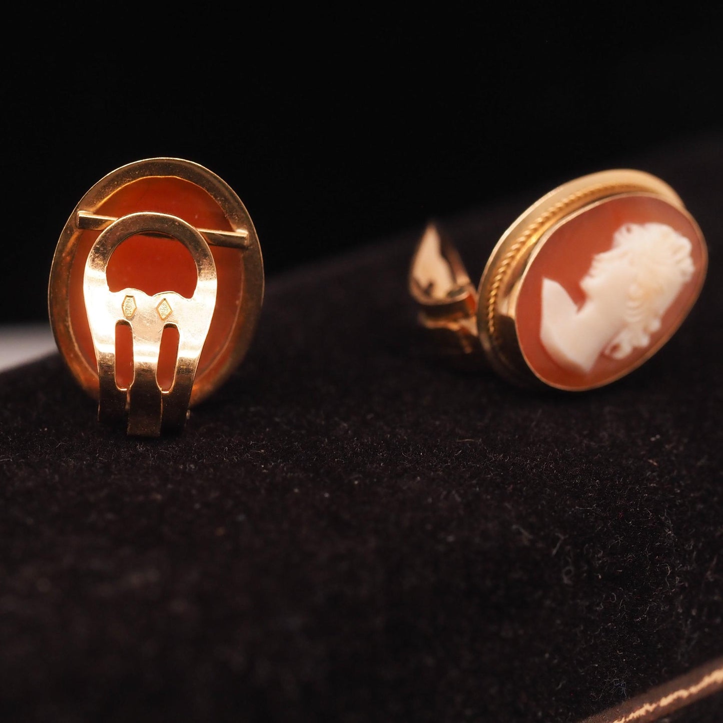 Vintage 18K Yellow Gold Camero Earrings - VHK#633a