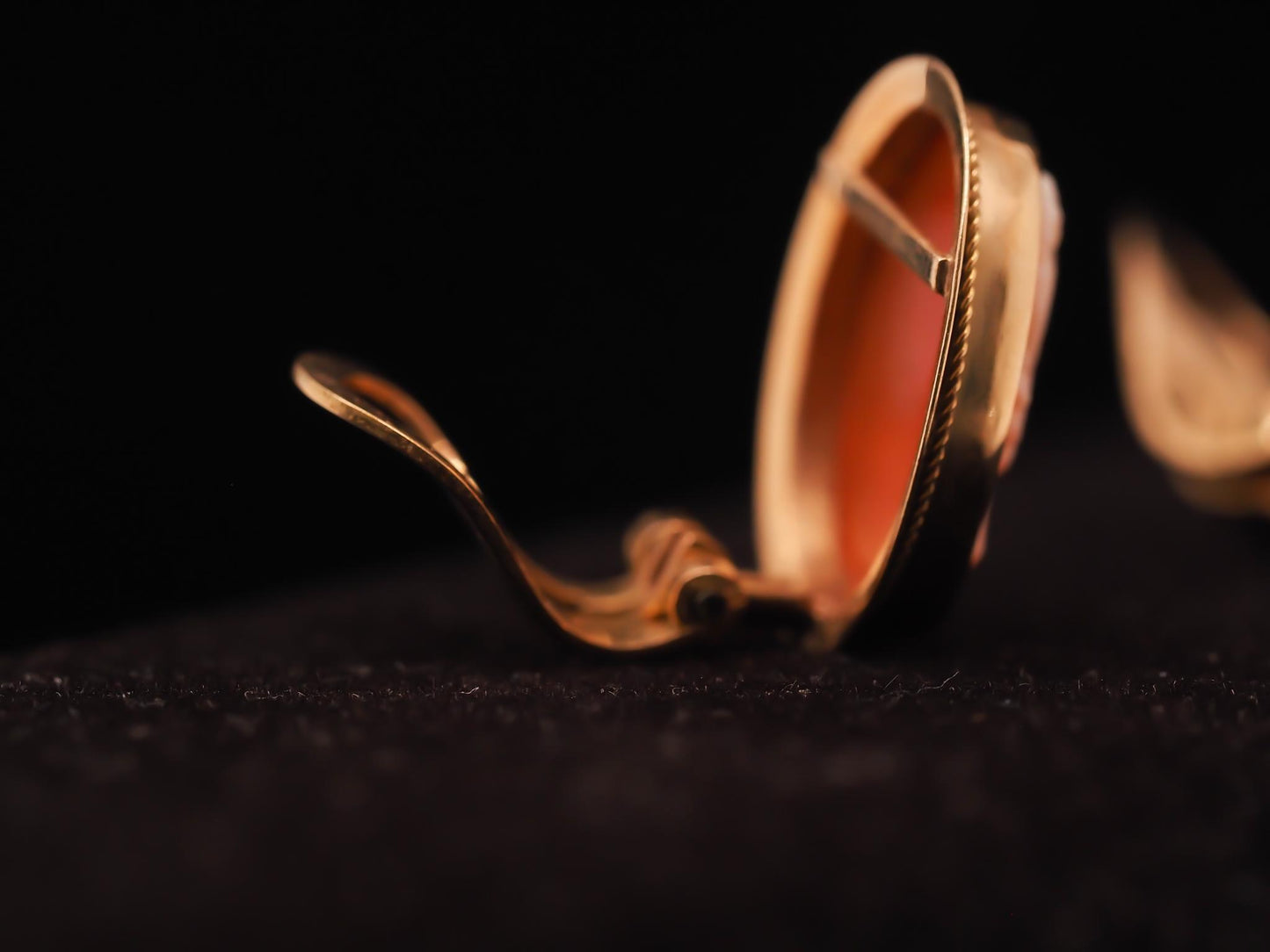 Vintage 18K Yellow Gold Camero Earrings - VHK#633a