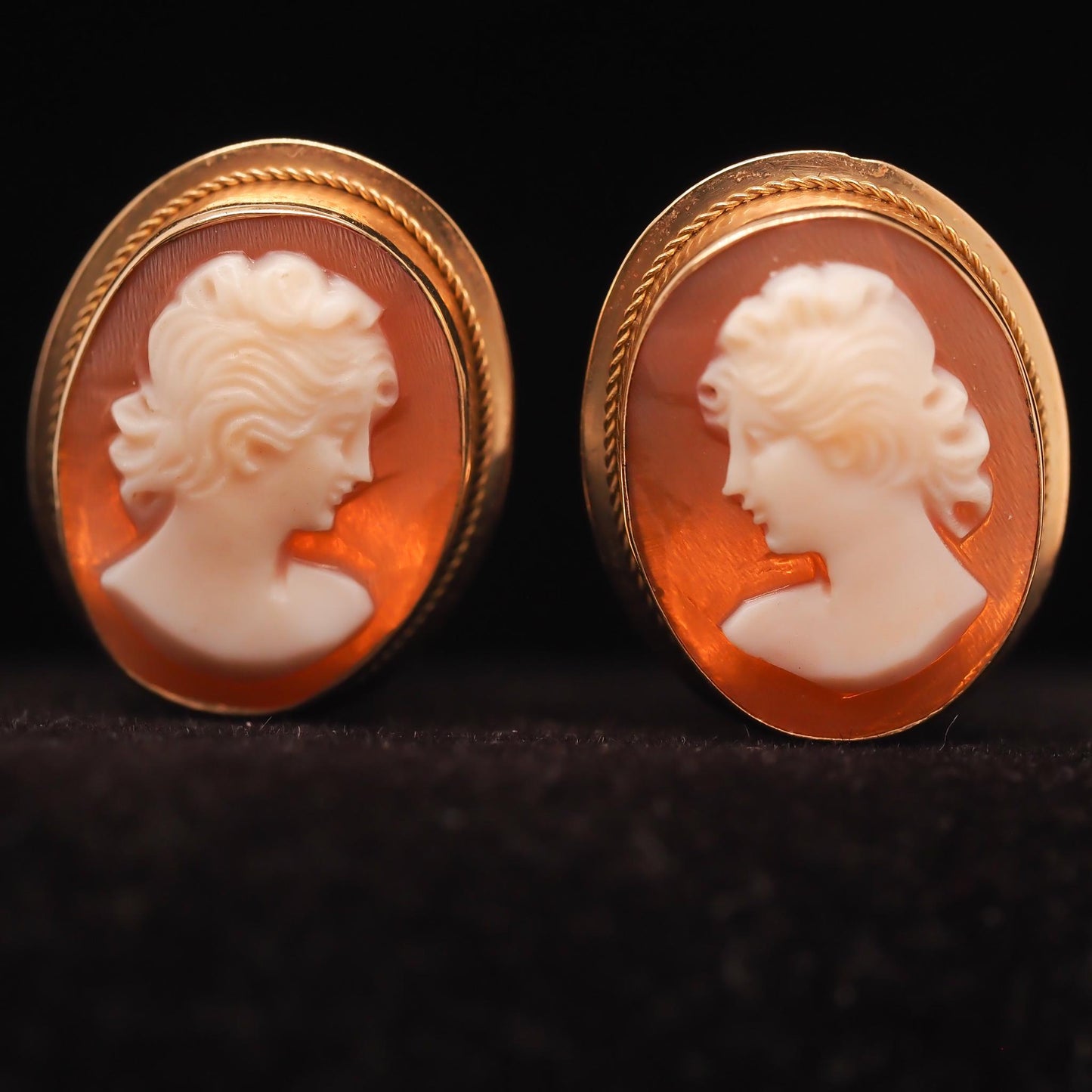 Vintage 18K Yellow Gold Camero Earrings - VHK#633a