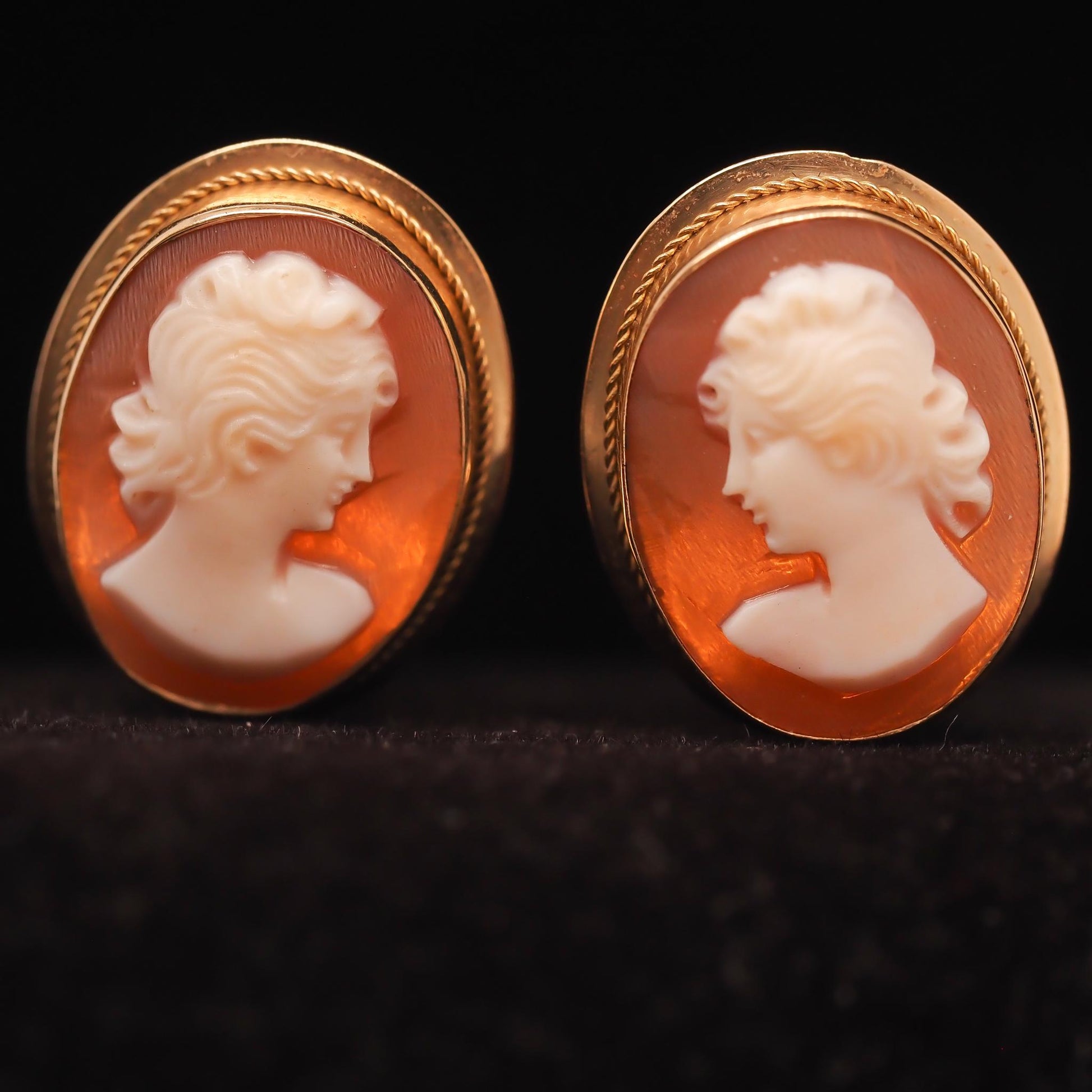 Vintage 18K Yellow Gold Camero Earrings - VHK#633a