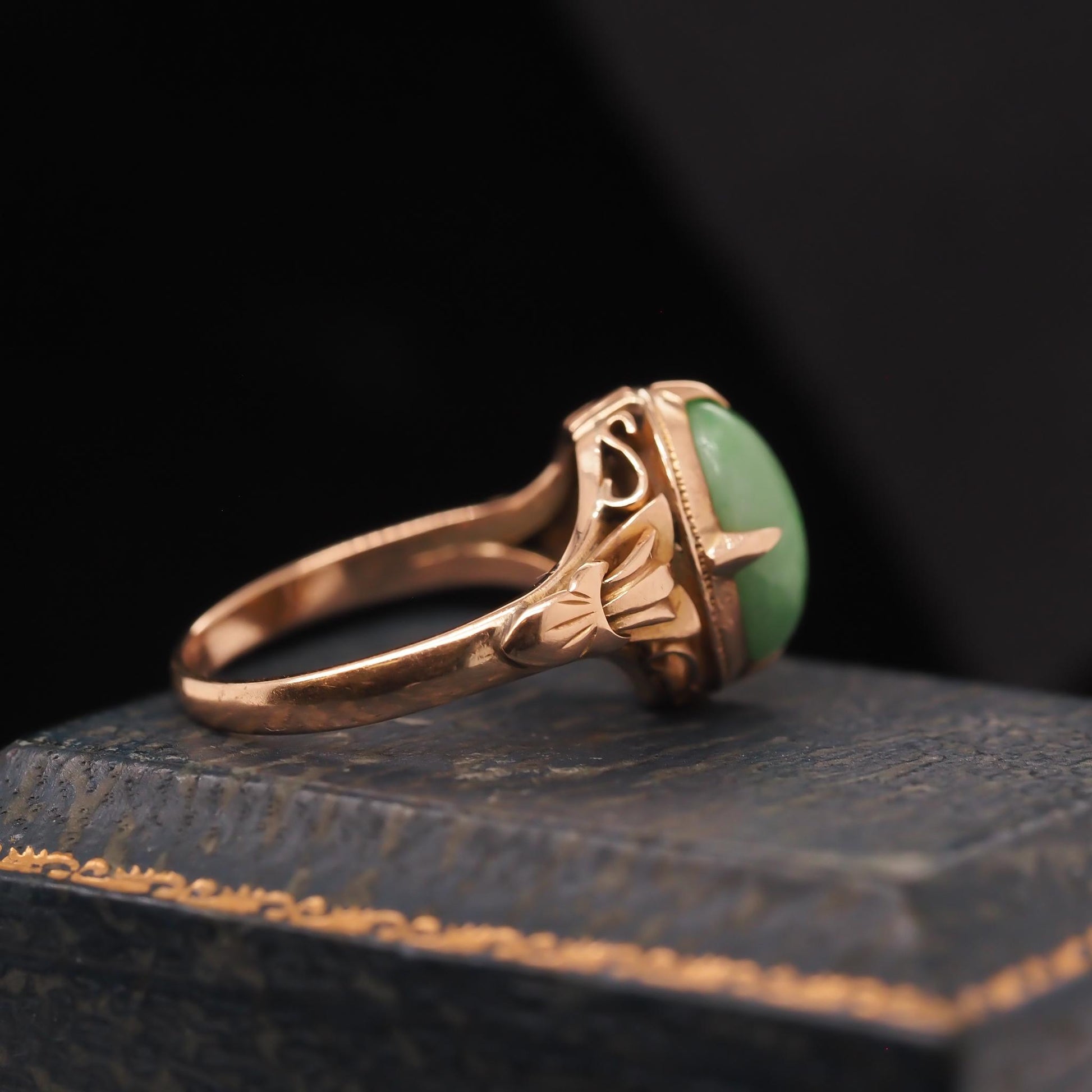Vintage 18K Yellow Gold Hand Carved Jade Ring - VHK#595a