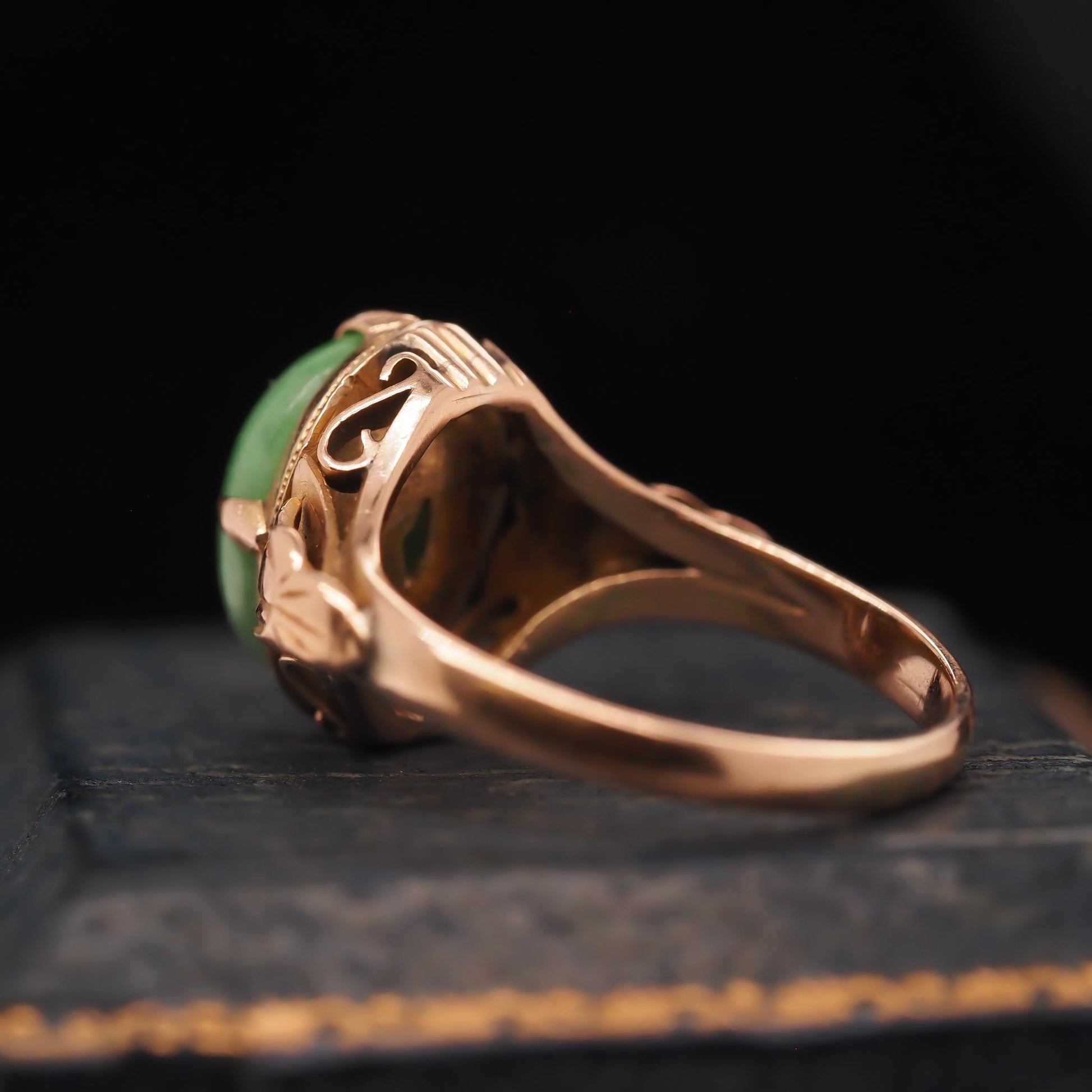 Vintage 18K Yellow Gold Hand Carved Jade Ring - VHK#595a