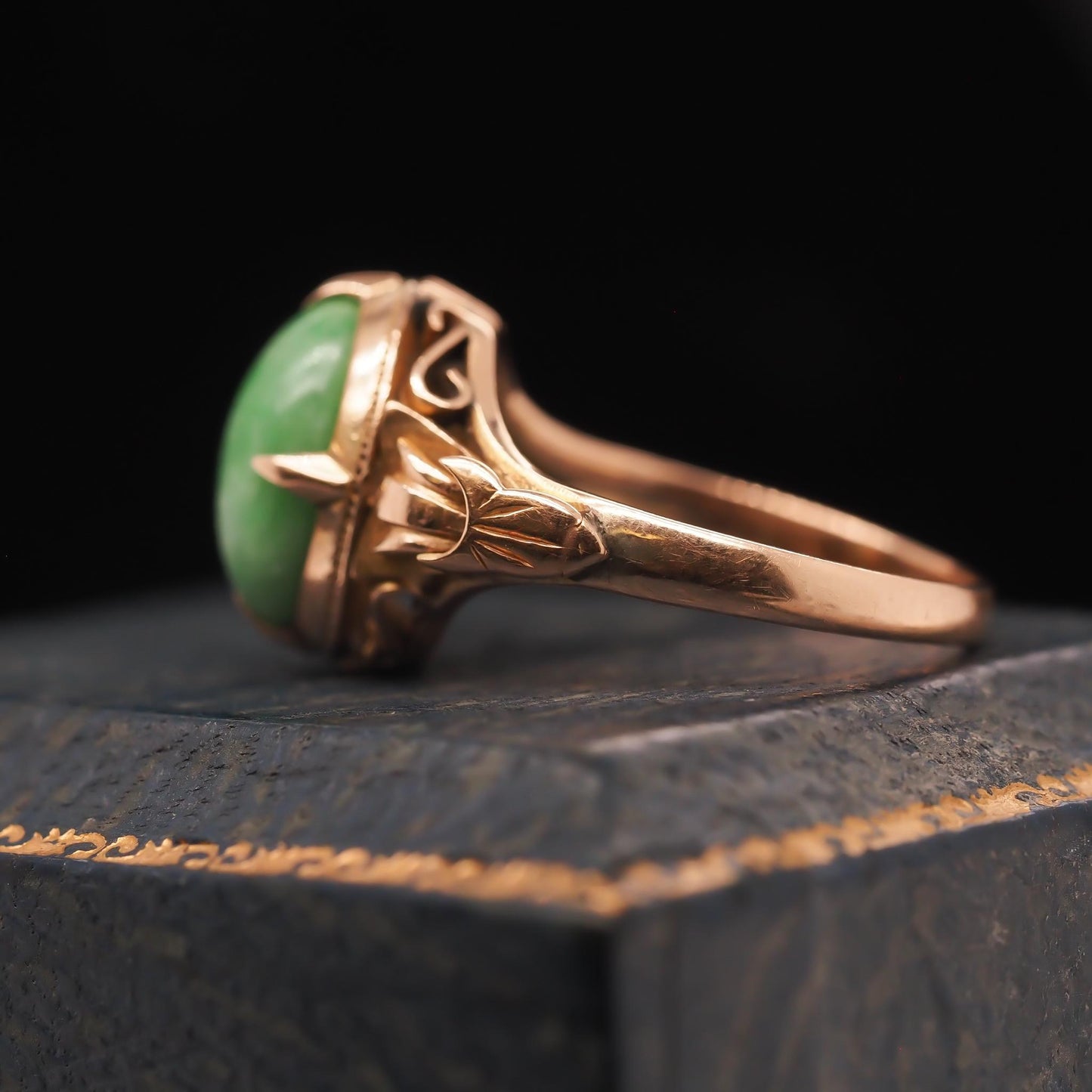 Vintage 18K Yellow Gold Hand Carved Jade Ring - VHK#595a