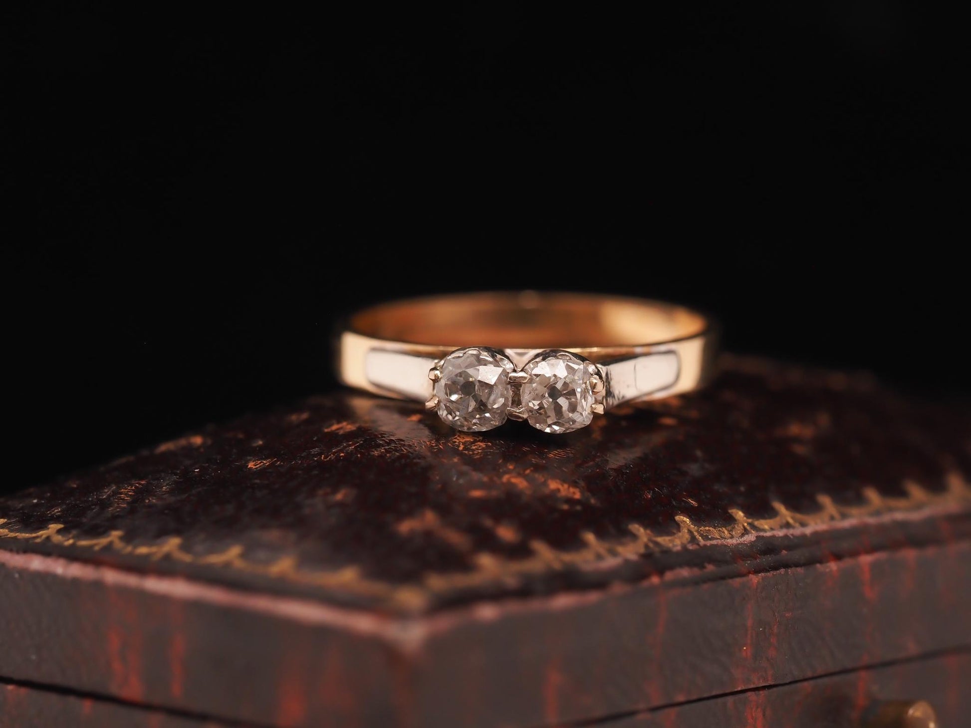 Edwardian 1900s 14K Yellow Gold Two Stone Old Mine Diamond Ring - VHK#603b