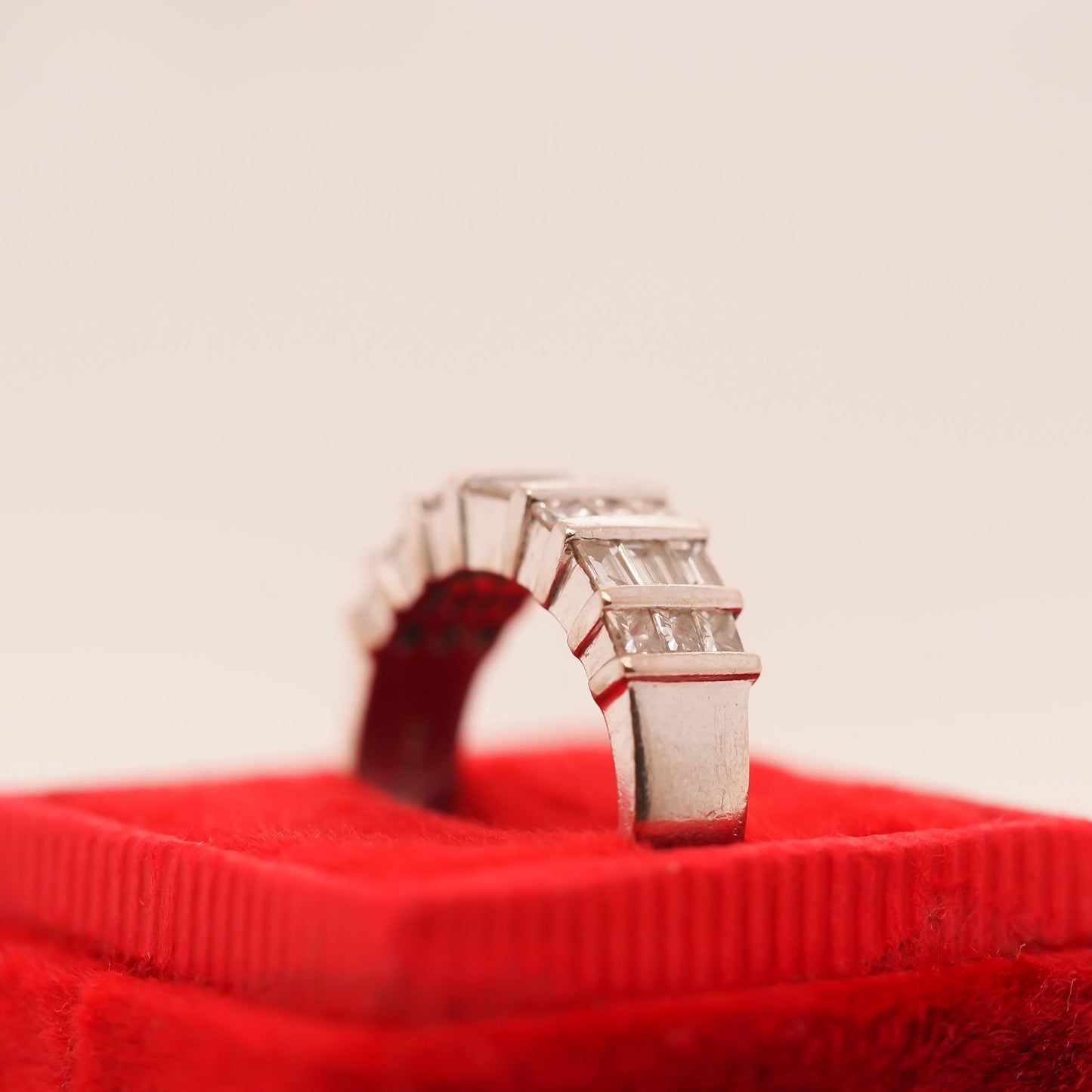 18K White Gold 1.22ct Round and Baguette Diamond Ring - VHK#752