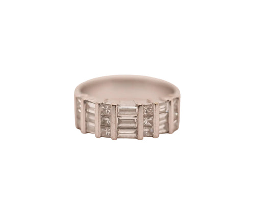 18K White Gold 1.22ct Round and Baguette Diamond Ring - VHK#752