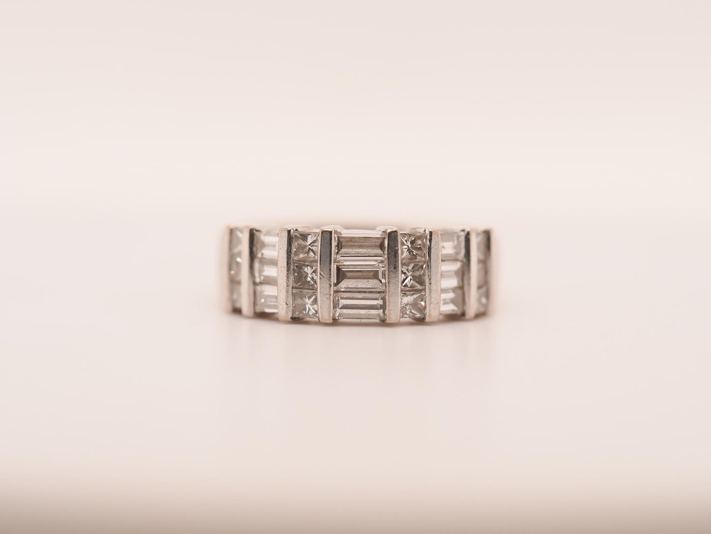18K White Gold 1.22ct Round and Baguette Diamond Ring - VHK#752