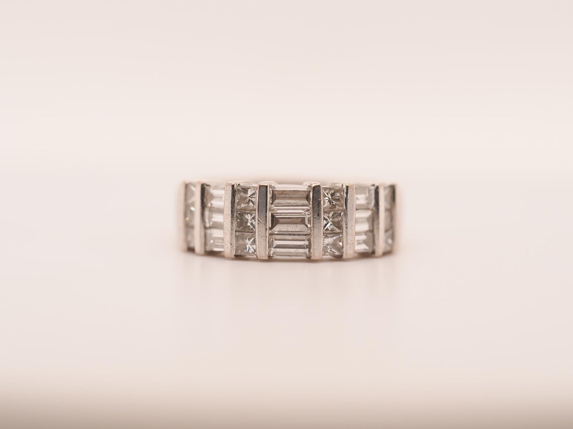 18K White Gold 1.22ct Round and Baguette Diamond Ring - VHK#752